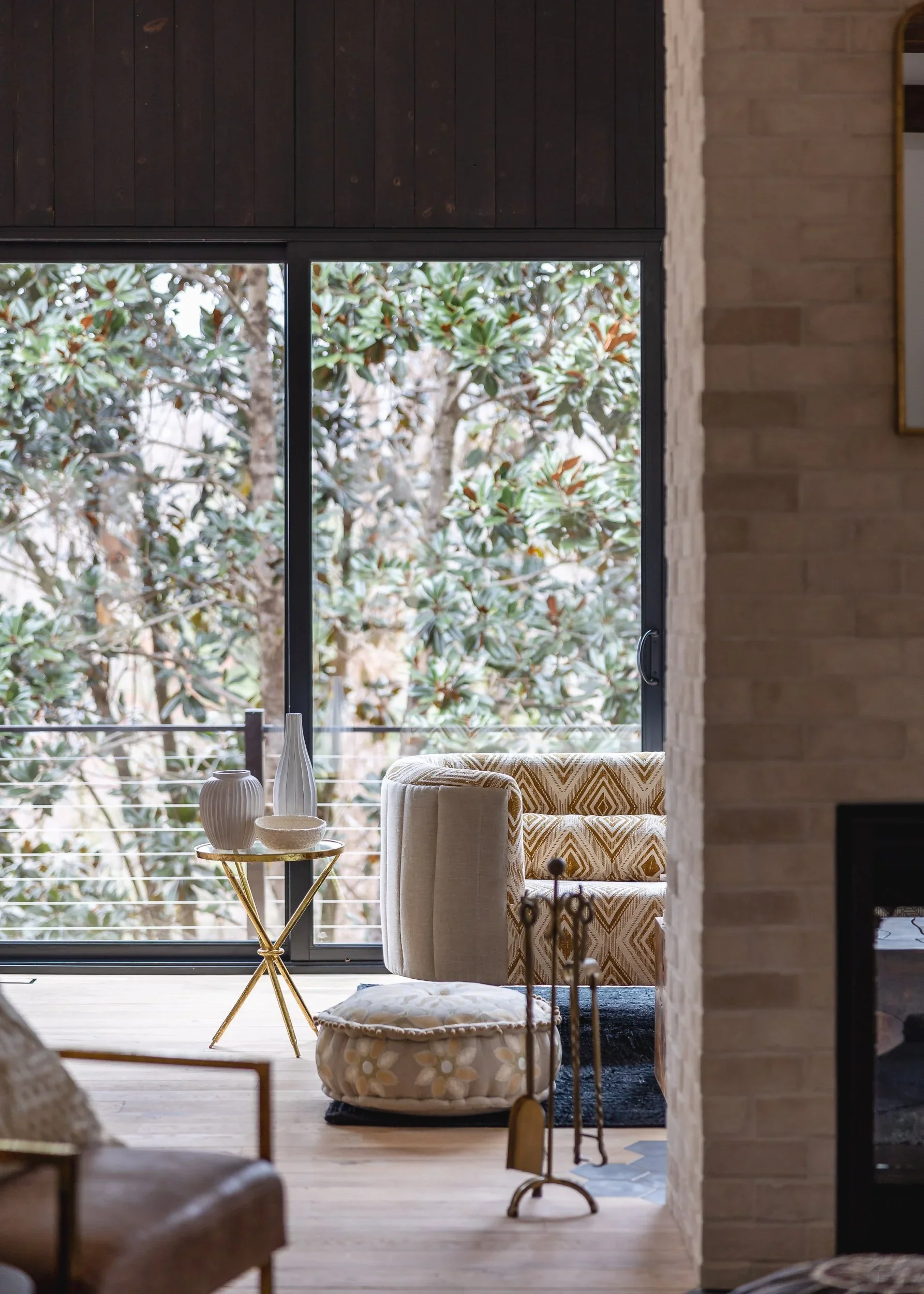 living-room-modern-rustic-calabasas-los-angeles-residence.webp
