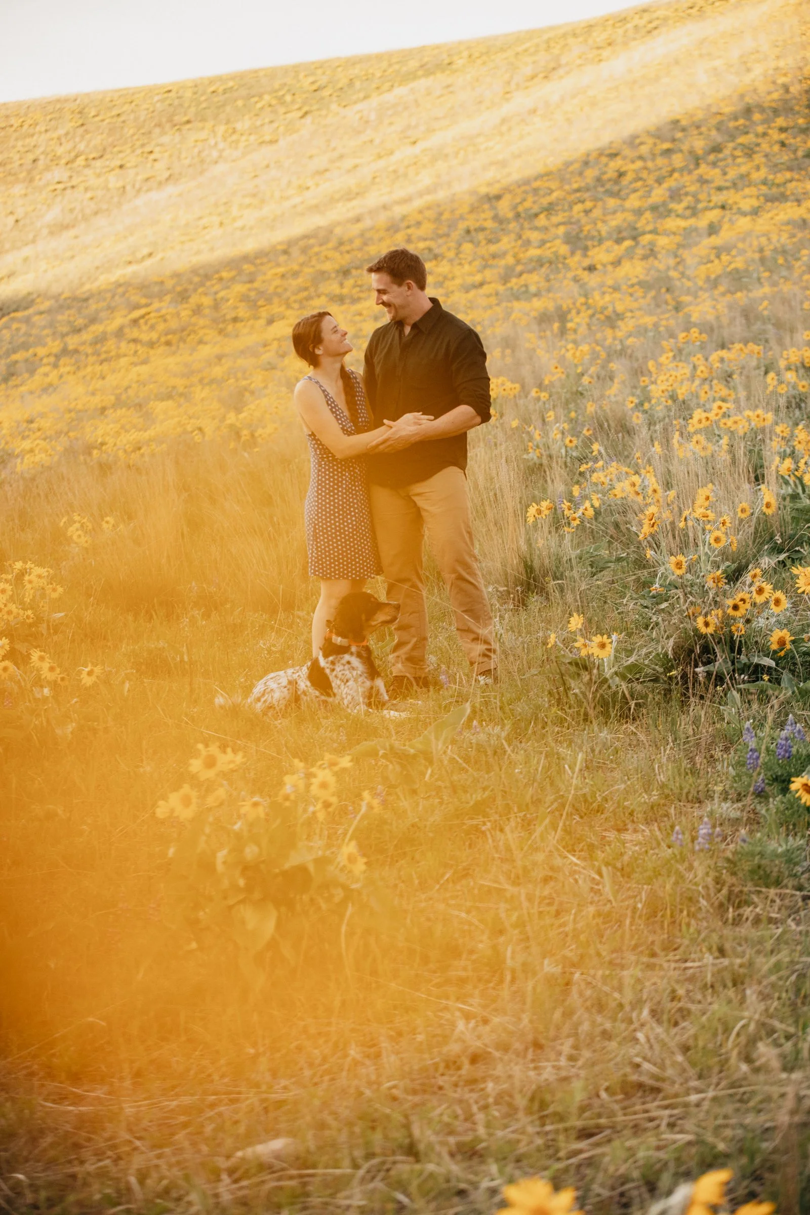Engagement sessions with wildflowers in Montana, perfect for couples dreaming of soft, romantic photos in peak summer landscapes.
