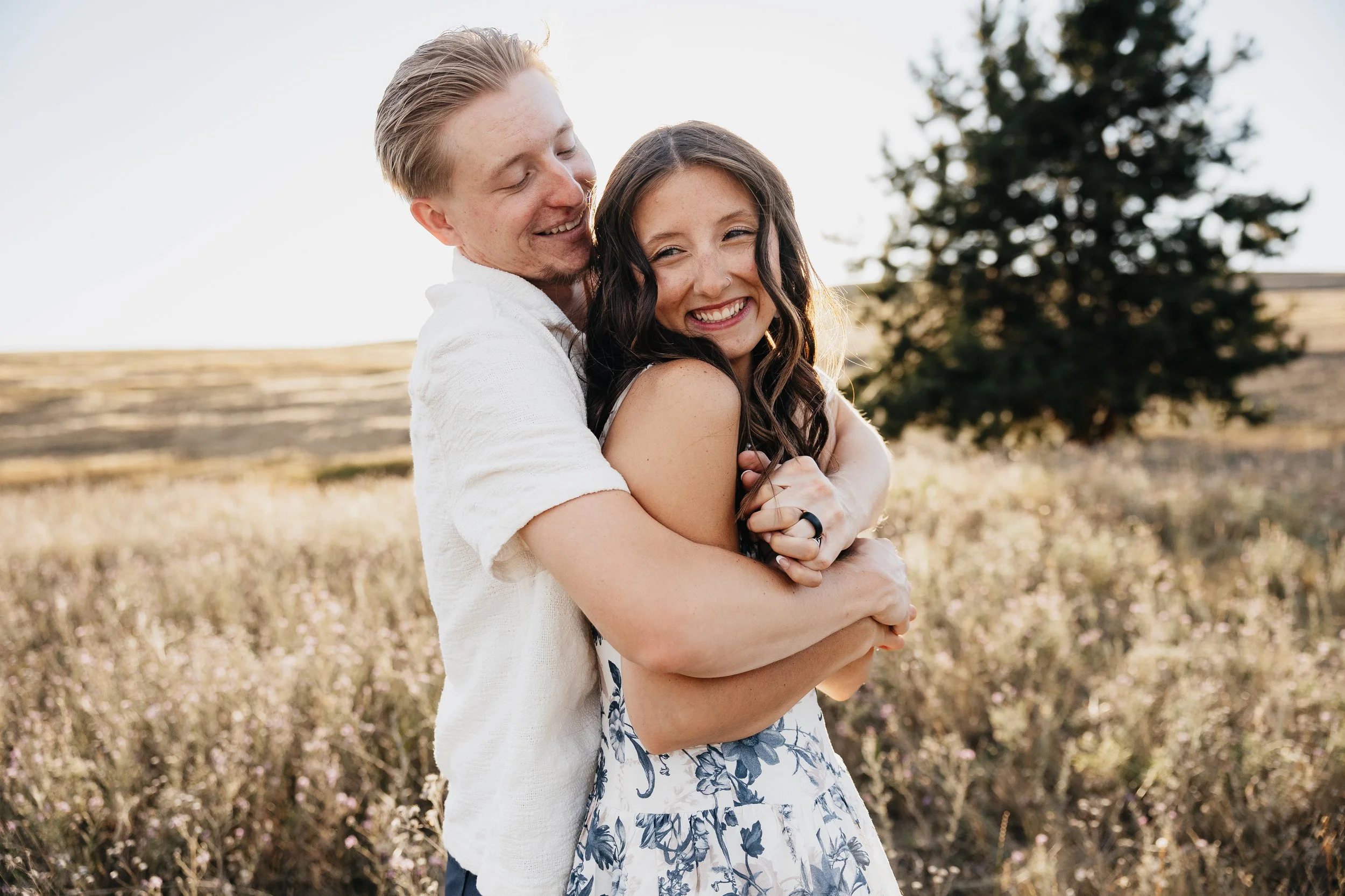 Engagement sessions in Montana with big skies and fields, blending natural storytelling with wide-open landscapes and timeless outdoor scenery.