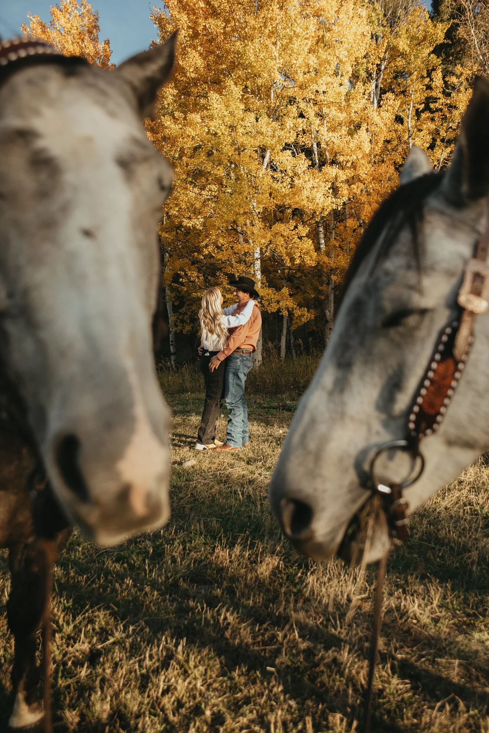 Engagement photos of a couple in Helena, MT with a Western-inspired look, featuring open landscapes and natural Montana backdrops.