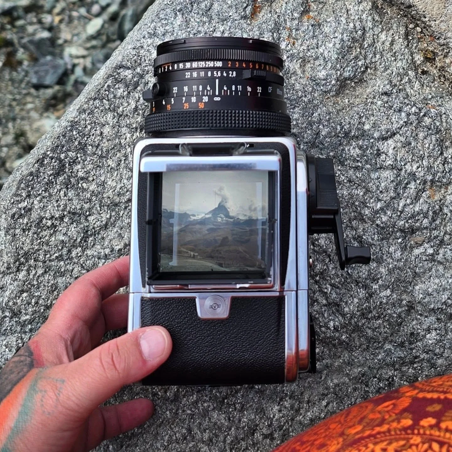 I'm back with a bag full of film to develop from Switzerland that I'm hoping to get started on this weekend. This day we went to see the Matterhorn in all it's glory and it was worth all the woozy feeling of being up that high!
...
#hasselblad #hass