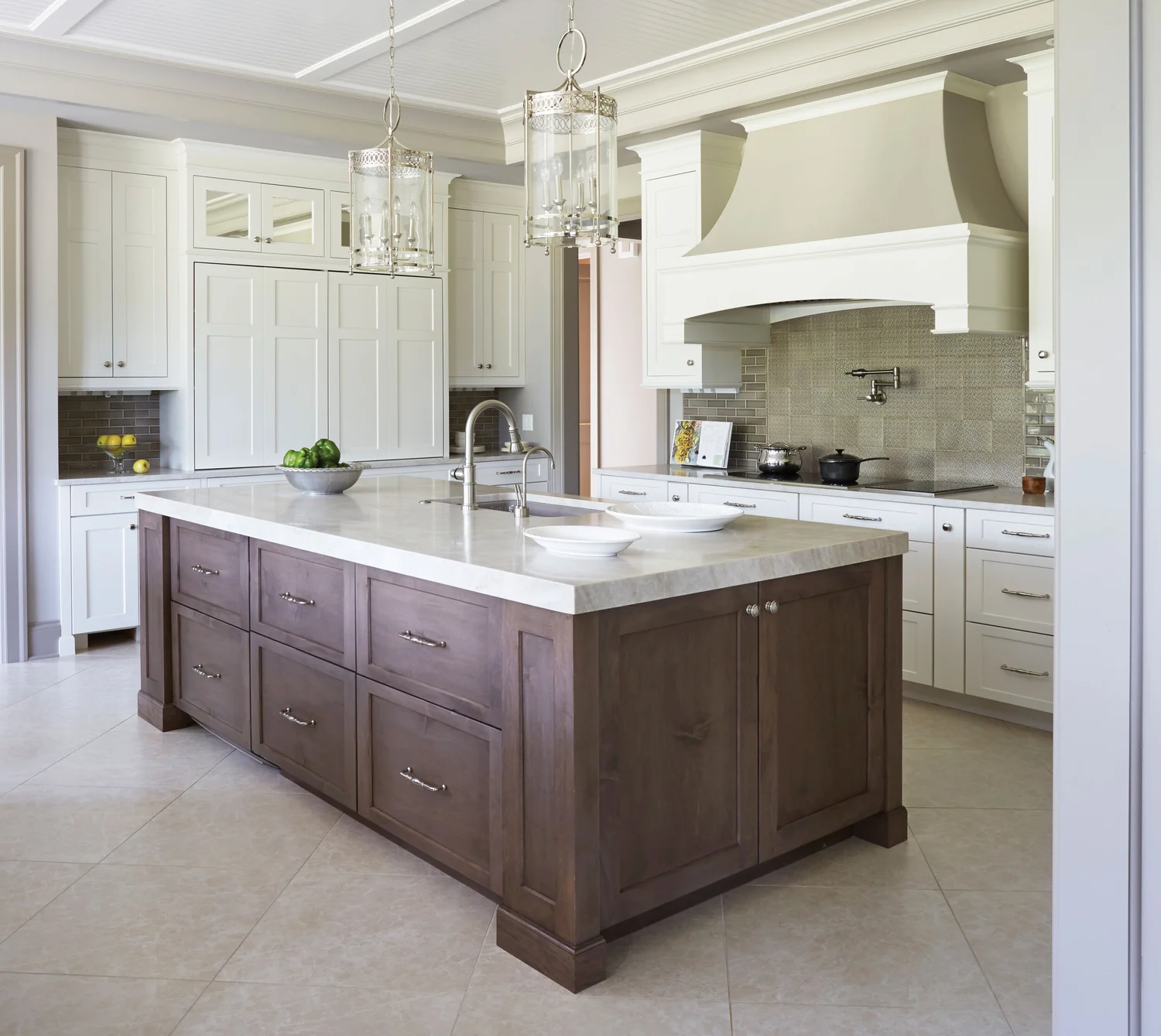 Kitchen project — Doug VSD Chelsea White Dove Maple W Cashmere 1