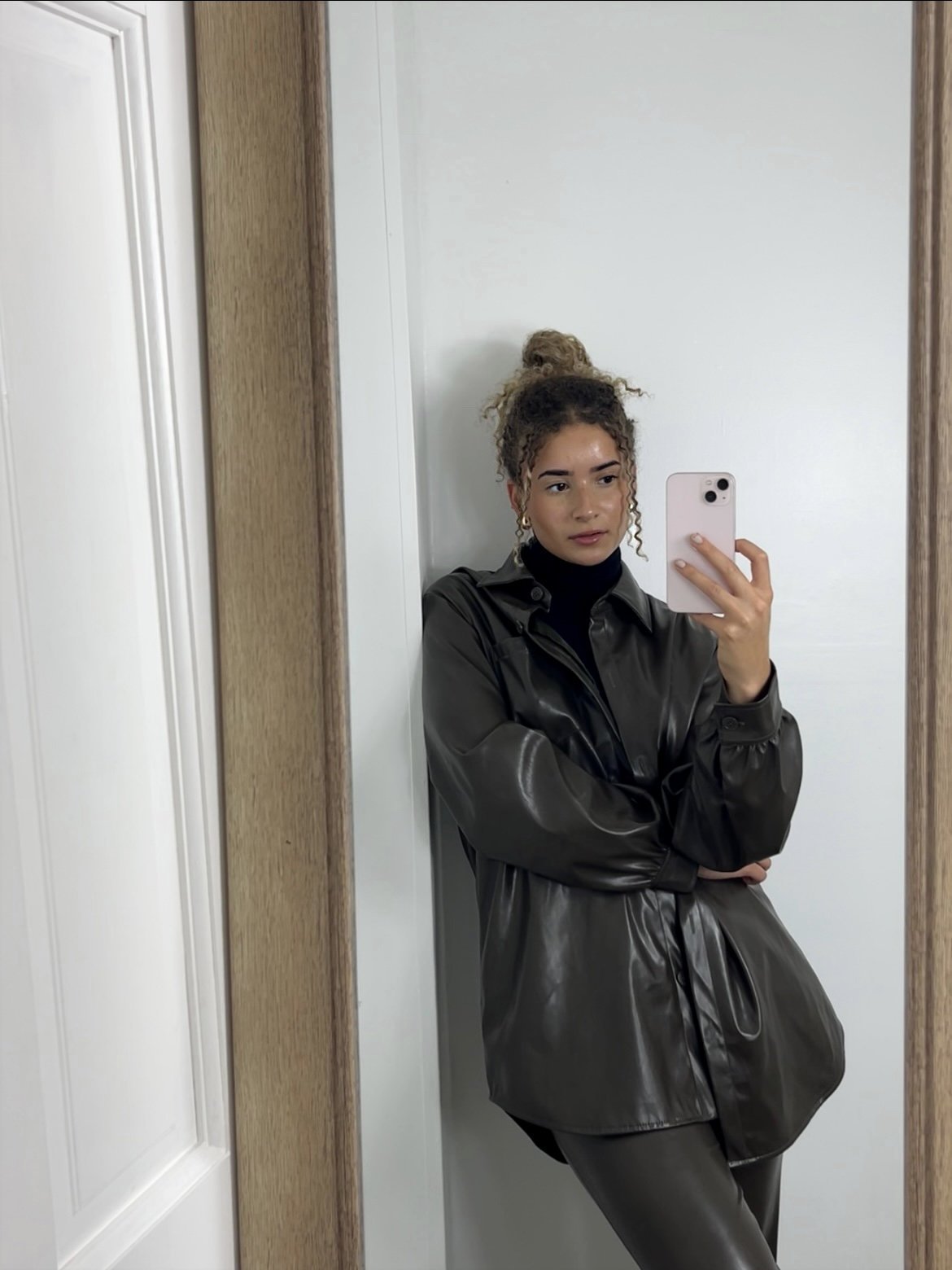 Facetune_17-09-2023-22-29-20+4-652235.jpg