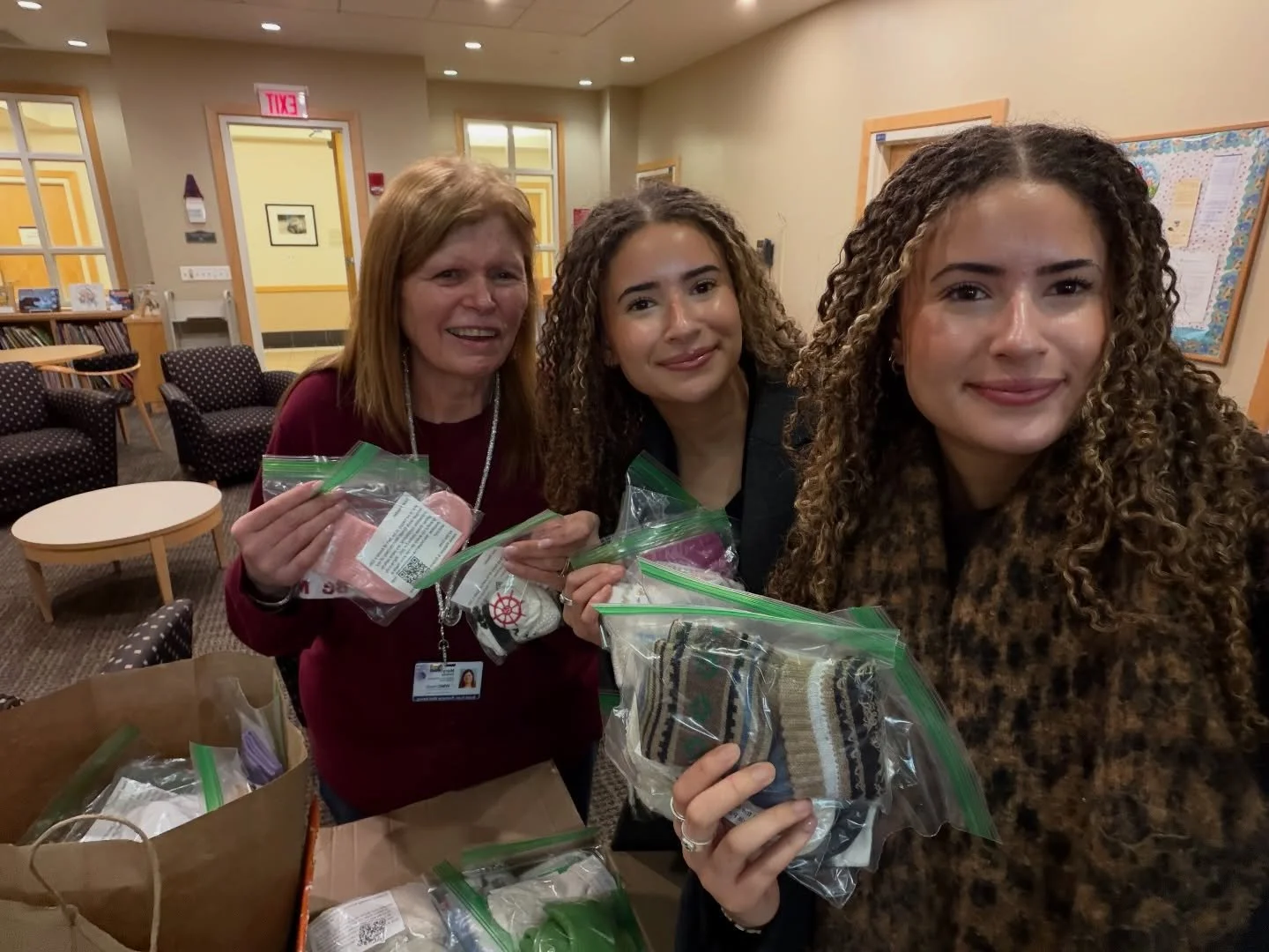 253 pairs of socks. 253 kids. 🧦🐣💕

So many of you helped us collect socks over the past few months for Andie&rsquo;s Journey&rsquo;s 12th Annual Sock Drive, and this morning we brought them to the kids at Maria Fareri Children&rsquo;s Hospital. An