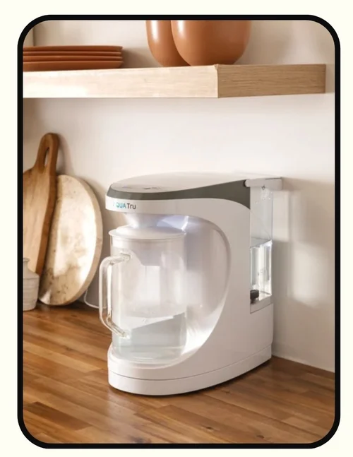 Countertop reverse osmosis water filter with glass carafe