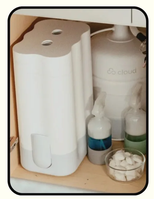 Cloud under-sink reverse osmosis water filter with water quality sensor