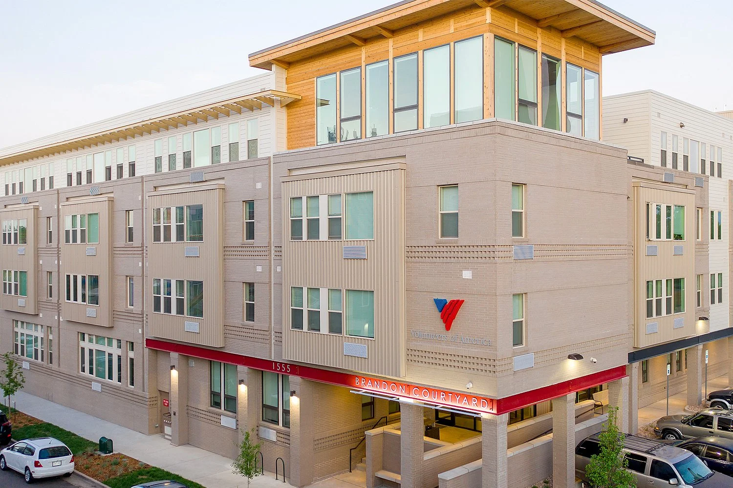 Located at 1555 Xavier St. in Denver, Brandon Courtyard offers affordable one-, two-, and three-bedroom apartments near Sloan’s Lake.