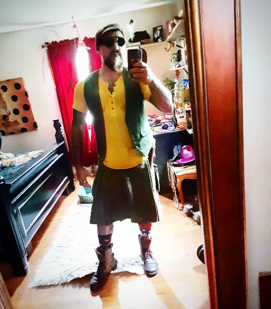 A kilt, welders spex, 2 mismatched socks and a vest that dont fit. Thats todays brunch drip. Pay attn kiddos. 
#meninkilts