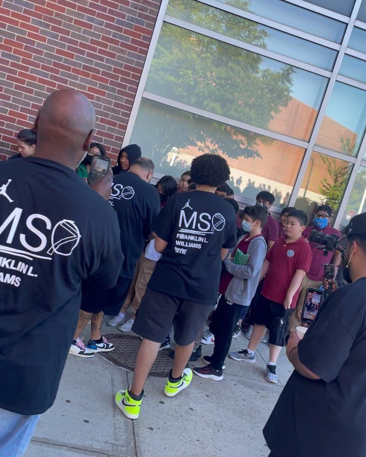 This past Friday we had the privilege of being invited to @franklinlwilliamsms7 for an all day event called #SneakerStudies that was organized by their Principal Mrs. B. and @therealsuraj201 . With the help of her faculty, his team over @sneakerroom 