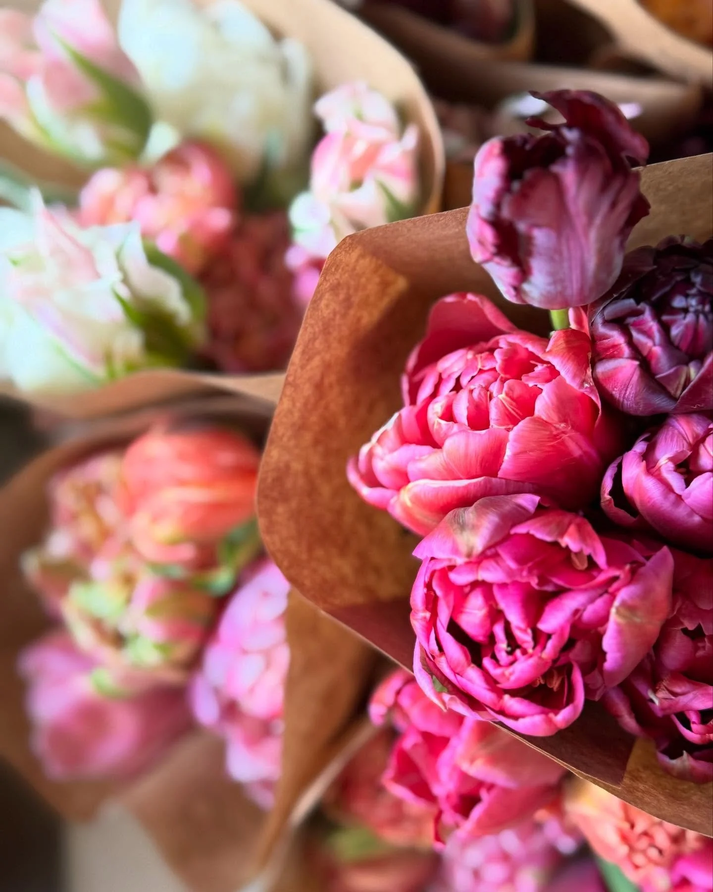 Join me today @mareathebrand in Fairfield from 12 to 3pm for their Mother&rsquo;s Day event!!! Grab a pre-made bouquet or make your own! See you there! 🌷🎀👗🫶