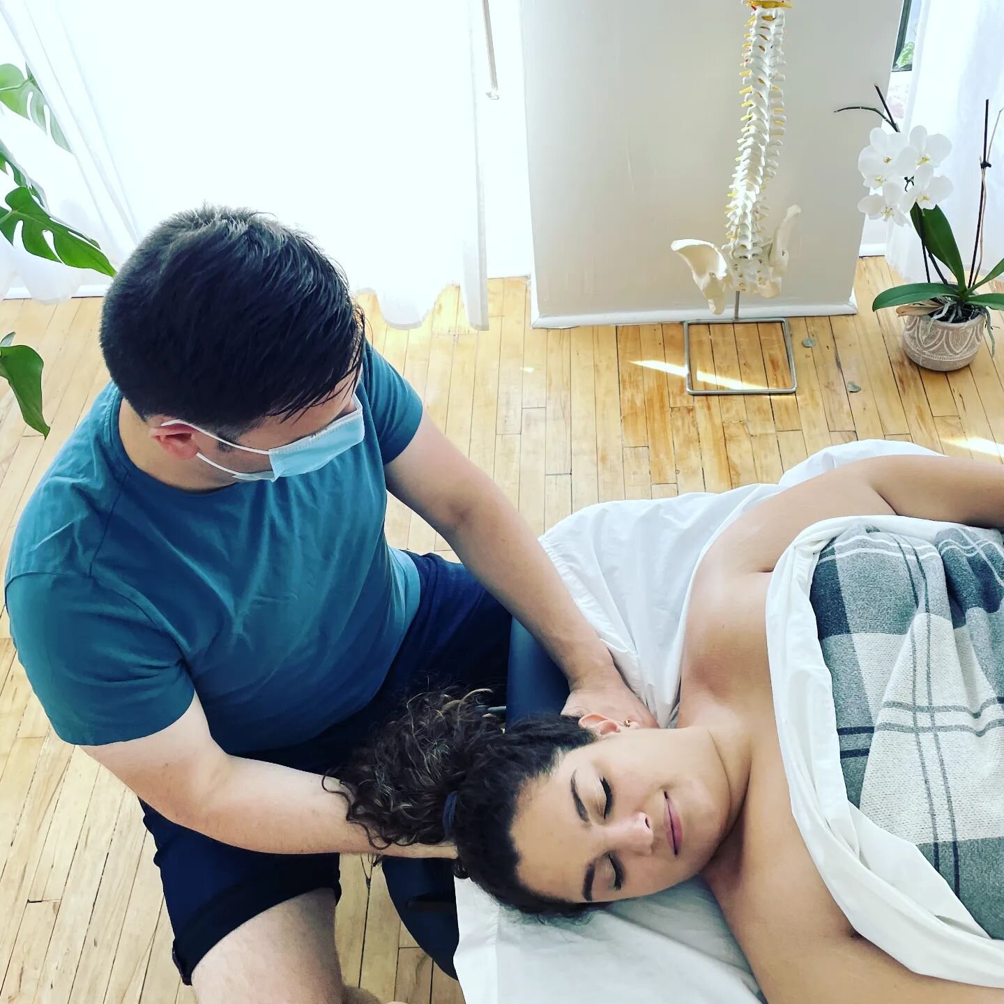 Treating pain doesn't have to be painful!

📸@shelly.avner

#massage #painrelief #recovery #neckpain  #selfcare #theannex #toronto #the6ix