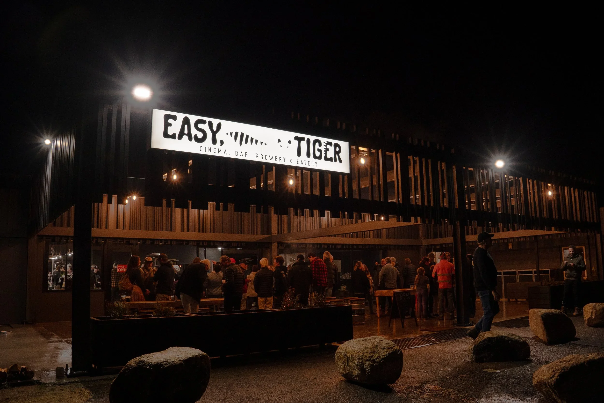 Paint-a-plate Creative Nights Workshop at Easy Tiger | St Helens | With Artist Christie Lange