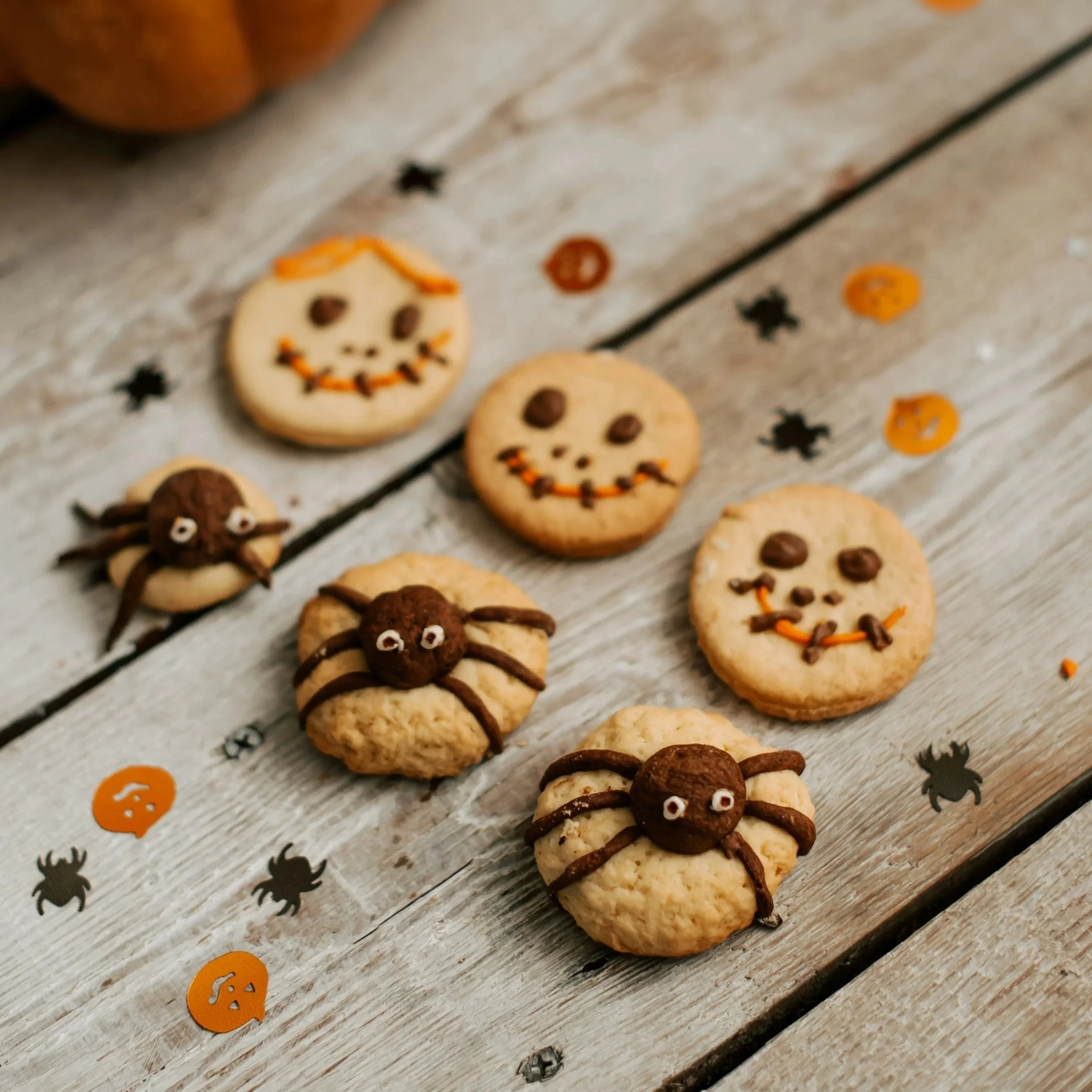 Halloween+cookies+decorating.jpg