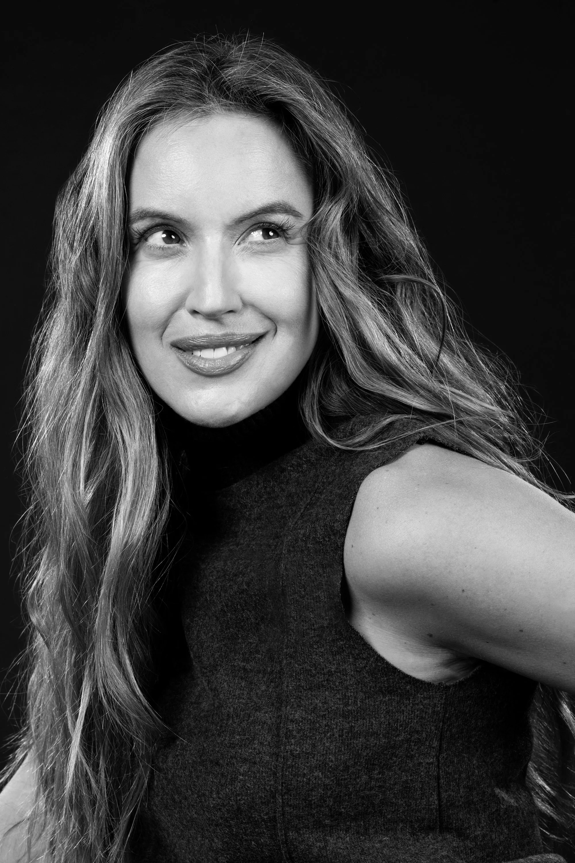 240110_CharlieWebster_Dark_TurtleNeck29BW copy.jpg