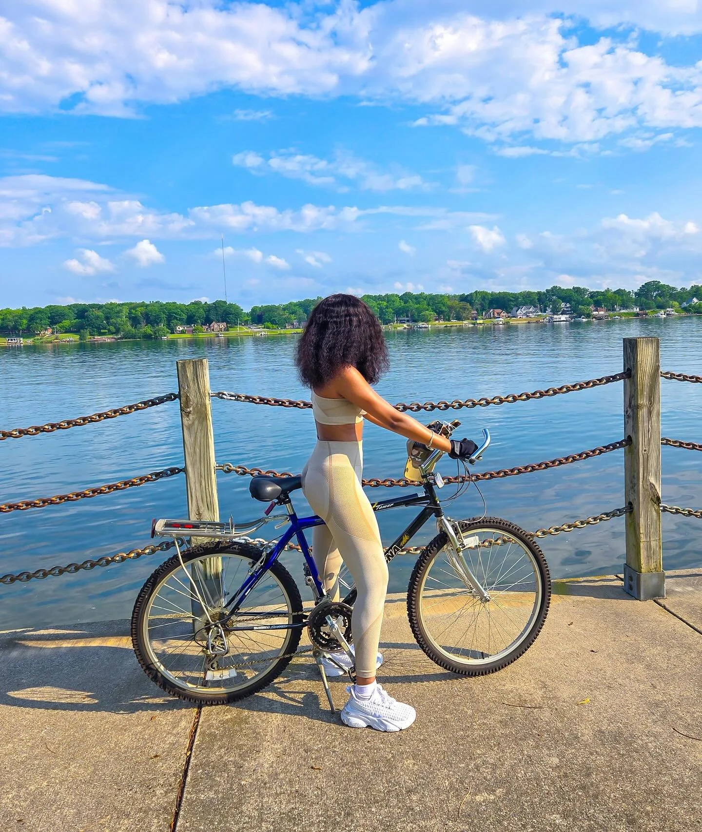 The day I realized an 18 mile bike ride with only two stops (I fell once 😭) was just the beginning of my cycling addiction. 🚴🏽&zwj;♀️🇨🇦

.
.
.

#bicyclist #bicyclists #bikelife #bikegirl #bikelifestyle #bikelovers❤ #adventures #adventurelover #w