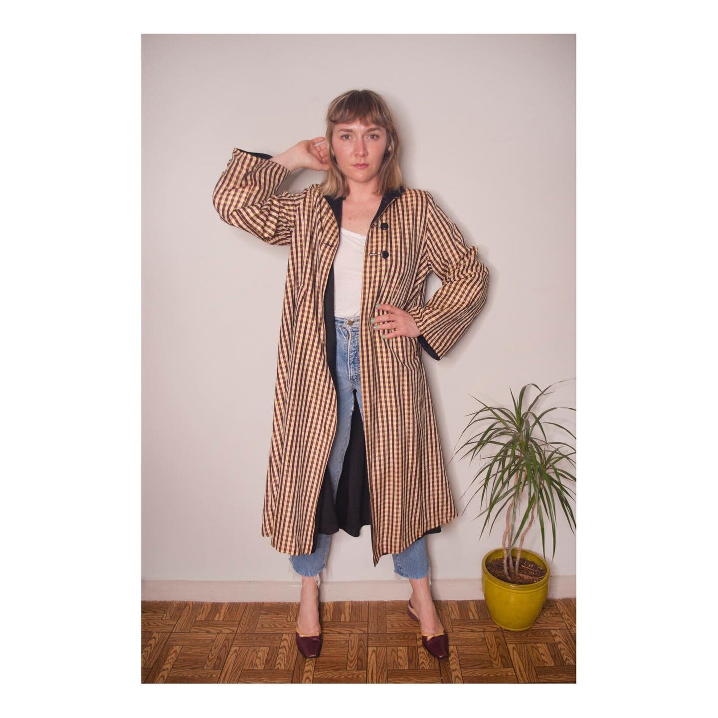 Been thinking a lot about this  1940s reversible plaid duster and how it&rsquo;s still available online 🥲
&bull;
&bull;
&bull;
&bull;
&bull;
&bull;
&bull;
&bull;

#vintage #vintagestyle #vintagefashion #vintageclothing #vintageclothes #vintage #cryi