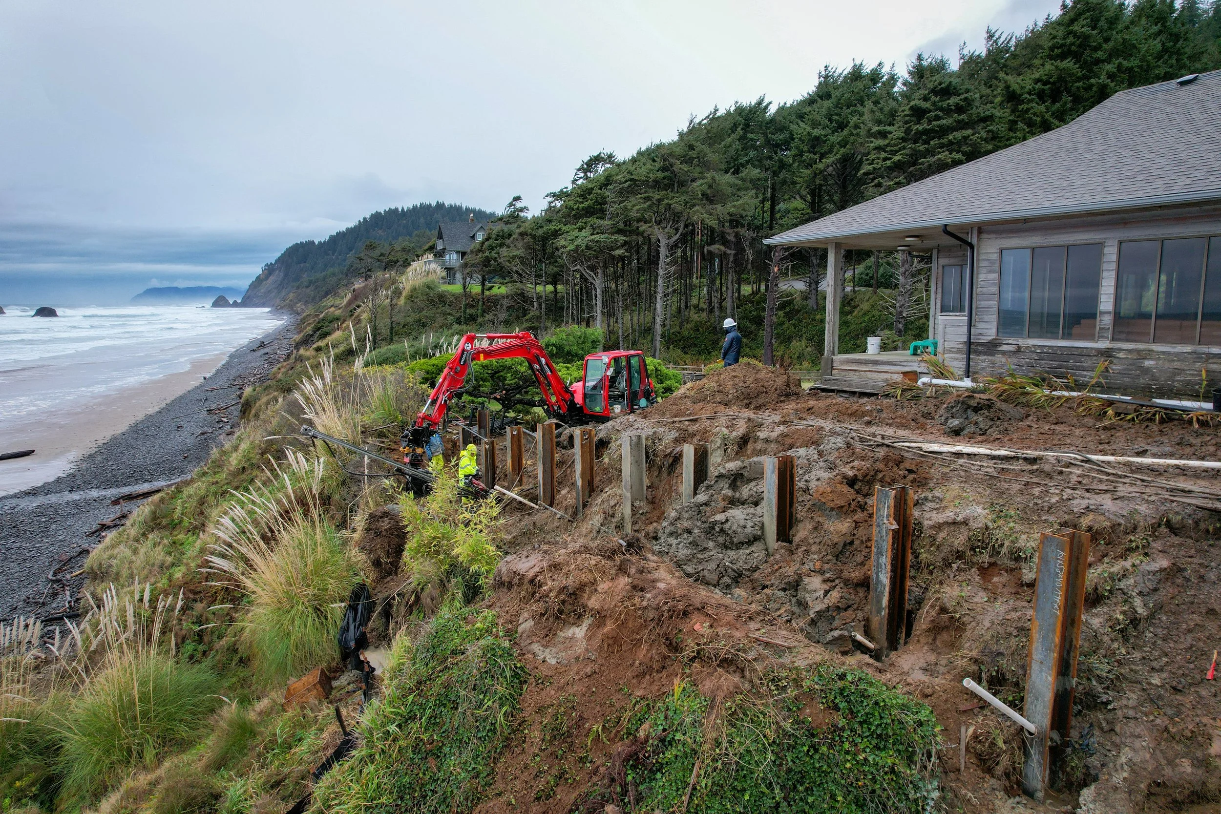 Tie back anchors used to support lagging retaining wall