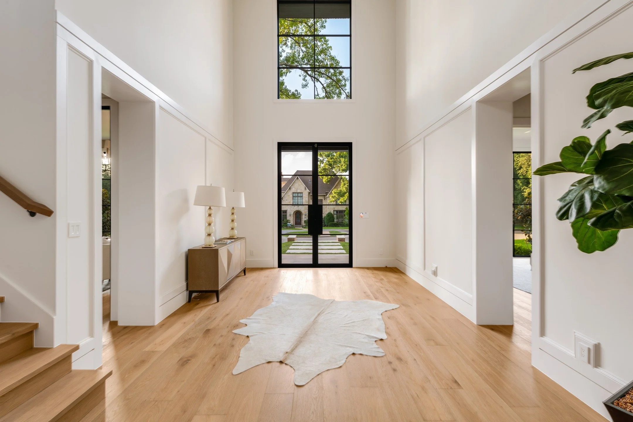 First impressions matter. For a home, it all begins at the entryway. It sets the tone, welcomes you in, and invites you to discover what&rsquo;s inside. Swipe to see a few of our favorite entryways
.
.
.
.
.
.
.
.
.
.
#fyp #explore #luxurylifestyle #
