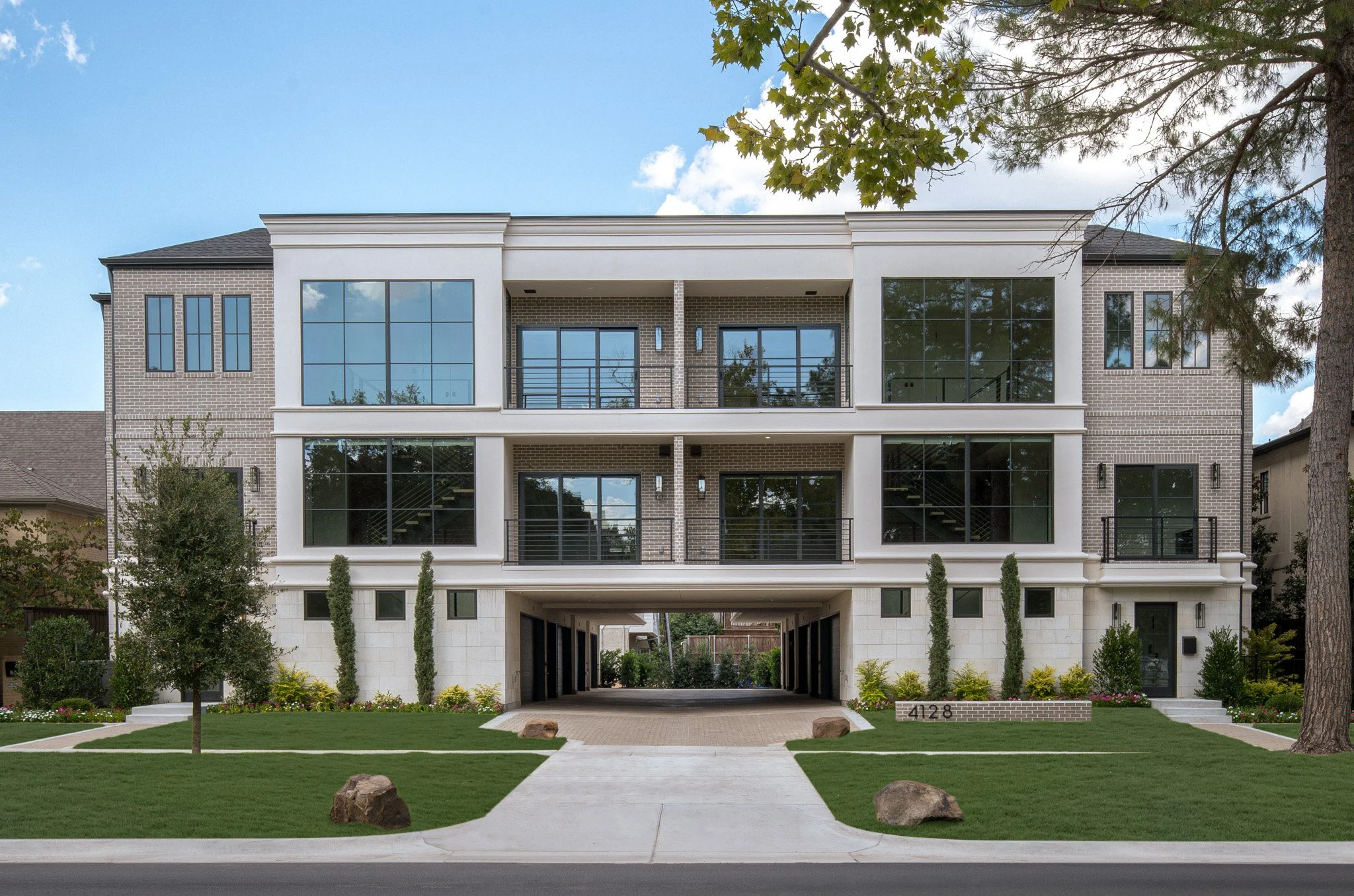 NOW AVAILABLE: Dallas premier townhome living in the heart of the Park Cities. Contact us today for details on purchasing or leasing opportunities
.
.
.
.
.
.
.
.
.
.
.
.
.
.
#stainbackconstruction #fyp #explore #universitypark #parkcities