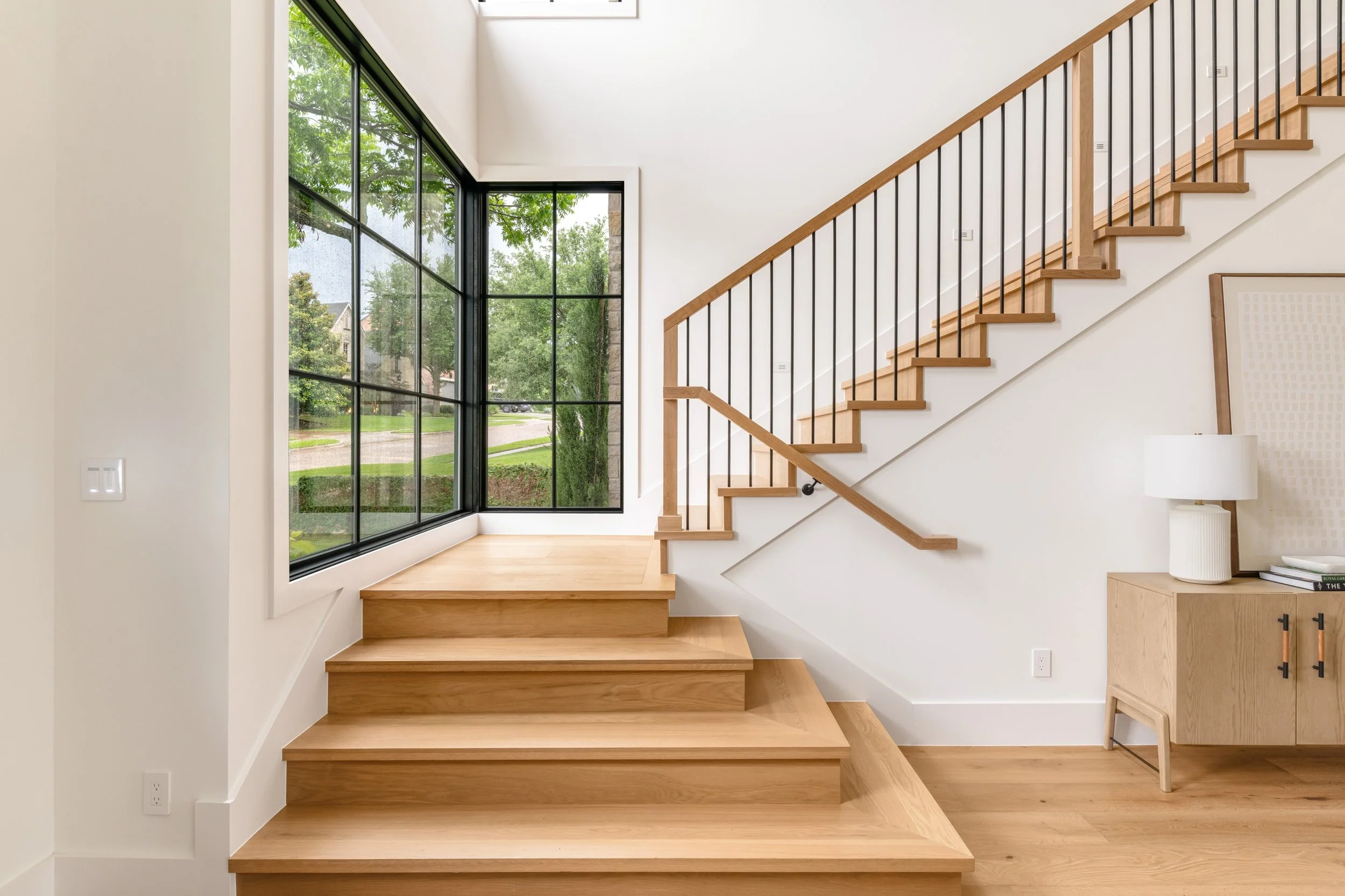 The difference is in the details!

White oak stairs. A moody navy study with floor-to-ceiling built-ins. A spa-worthy primary bath. A closet that surprises you. Even the mudroom feels intentional.

Thoughtful touches turn everyday spaces into somethi
