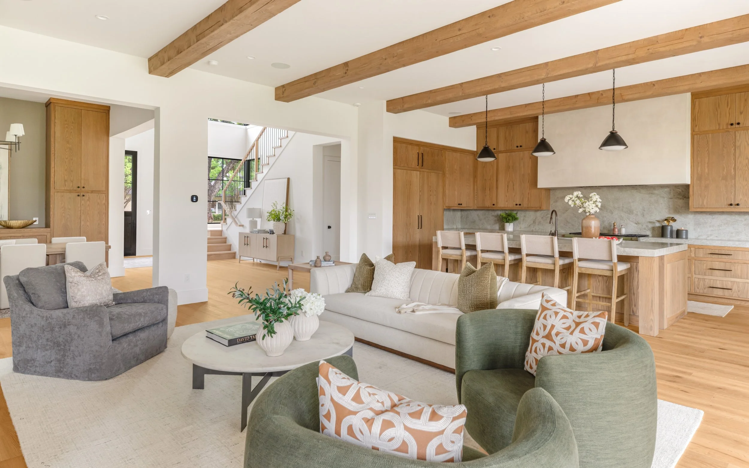 One of our favorite views from this recently completed home. Love how all the warm wood tones carry throughout the space and tie the different materials and finishes together

#stainbackconstruction #lakewood #interiordesign