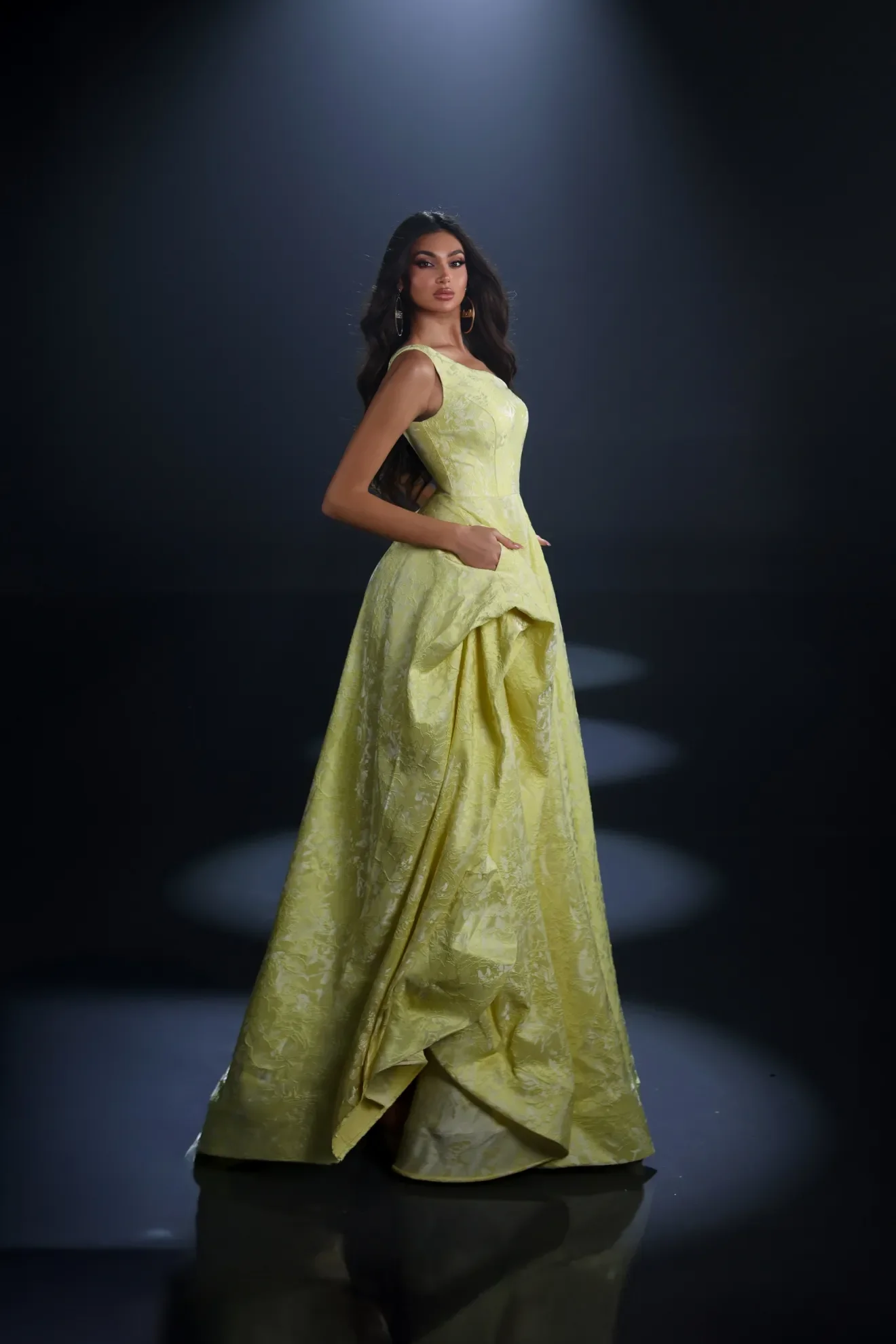 NC4017-YELLOW-2-1320x1980.webp