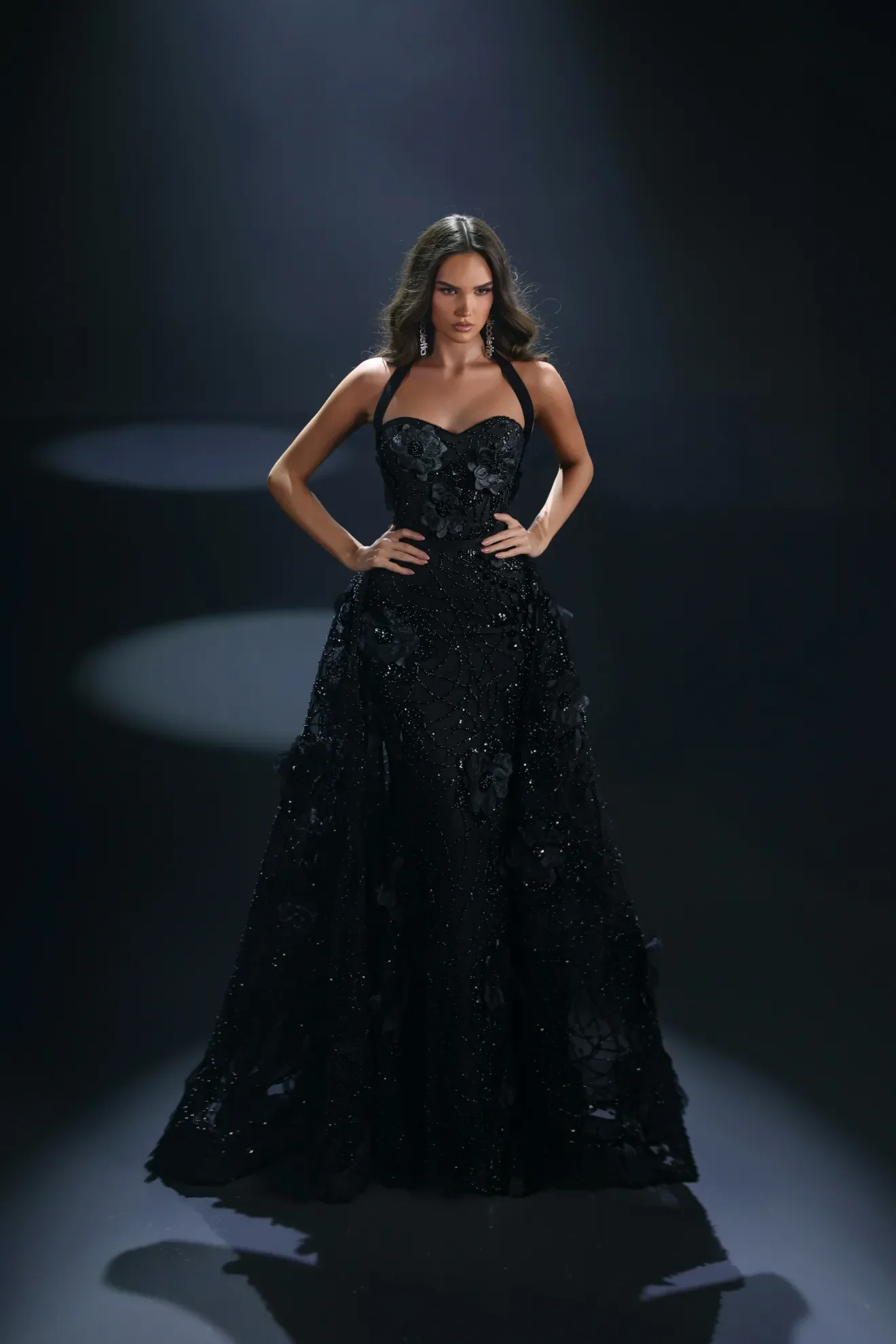 NC4034-BLACK-1-1320x1980.webp