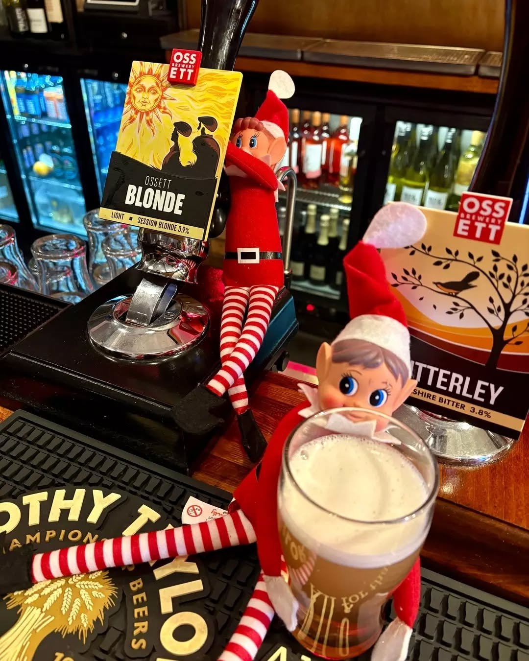 Happy Wednesday!! 
Our Elves are loving our Casks 🤩
They're overjoyed that today is Cask Wednesday meaning all our casks are &pound;3 only! 😆
Make sure you get to them quick before our elves drink them up!
And what goes great with beer? FOOTBALL ⚽

