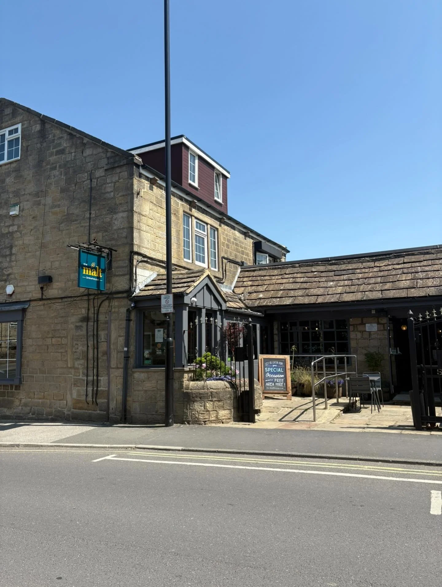 The sun is shining and the beer garden is looking inviting! 😍
Spend your Tuesday afternoon soaking up the sun 🌞 
Grab your drink and make the most of the gorgeous heat! 🥂