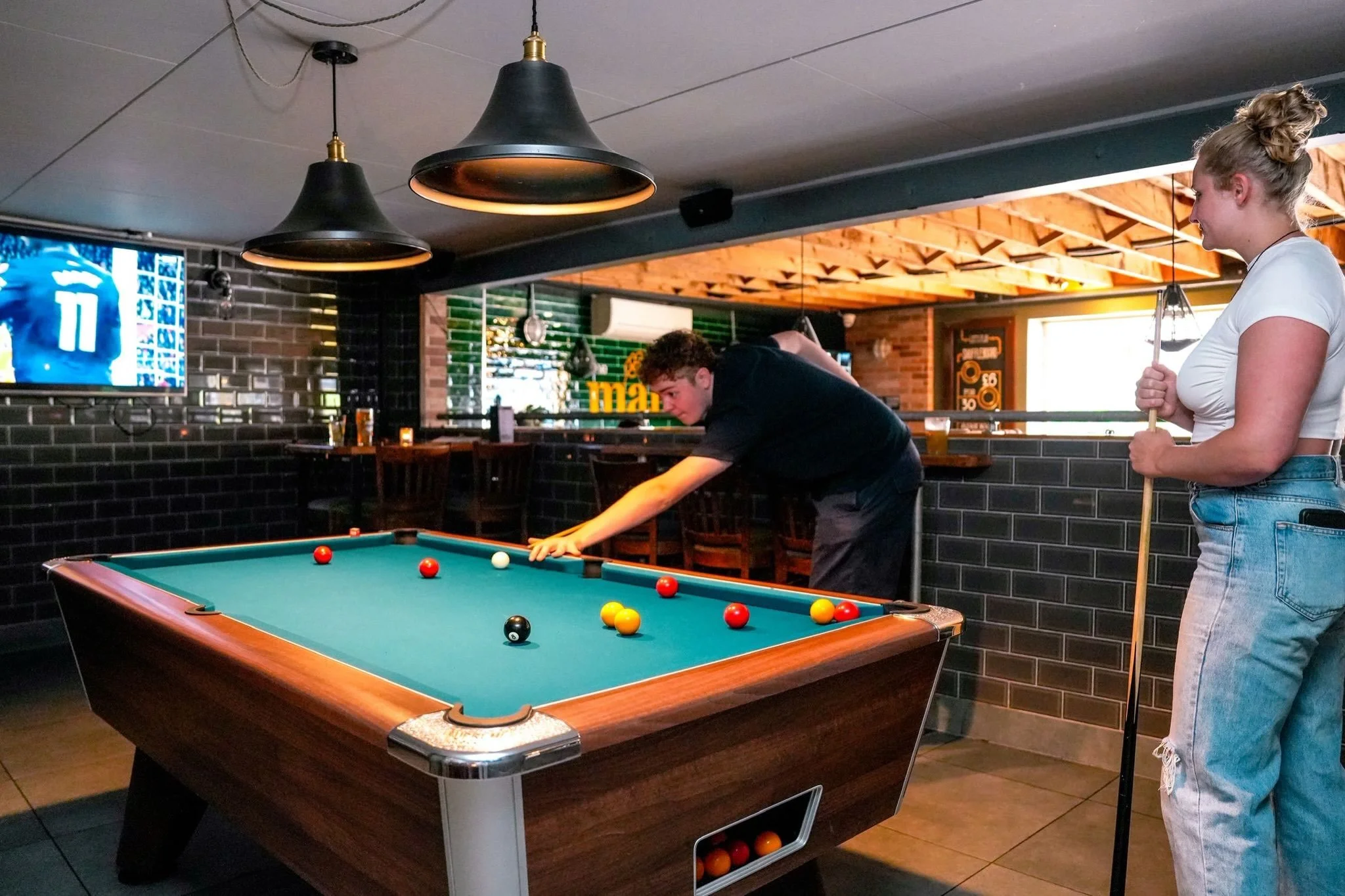 Nothing beats Mondays at The Malt! 🍻
🍕 Half-price pizzas 🍻 &pound;4 pints 🎱 Free pool &amp; shuffleboard
Start your week the right way &mdash; good food, cold pints and plenty of games! 🙌