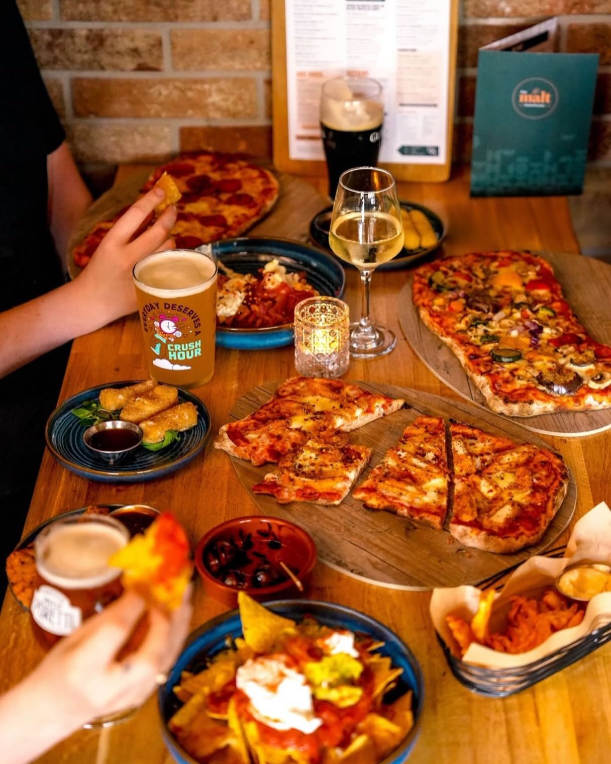 🎉 IT&rsquo;S QUIZ NIGHT! 🧠

Join us from 7pm for an evening packed with fun, trivia and friendly competition! 🏆

💰Feeling lucky? Take part in Open the Box for your chance to win a BIG cash prize! 💸

🍔 Grab your team, tuck into some delicious fo