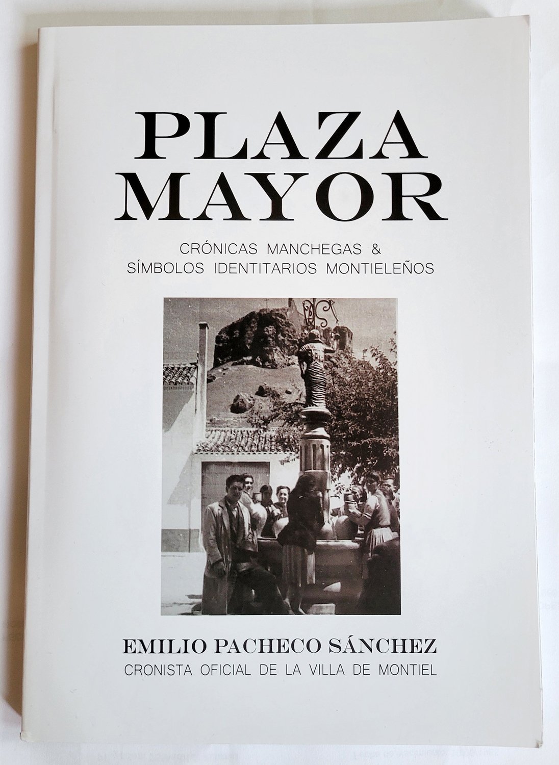 Plaza Mayor. Crónicas manchegas y símbolos identitarios montieleños.