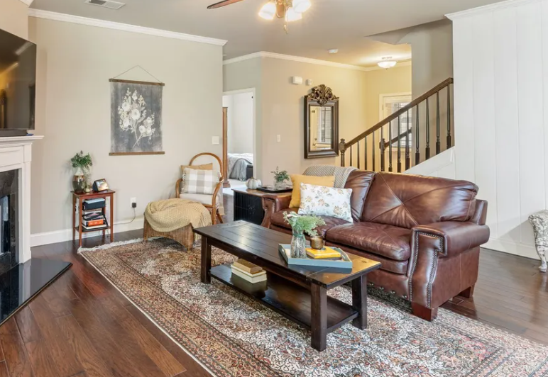 194 Hawthorne Ridge Cir, Dallas (TRT)