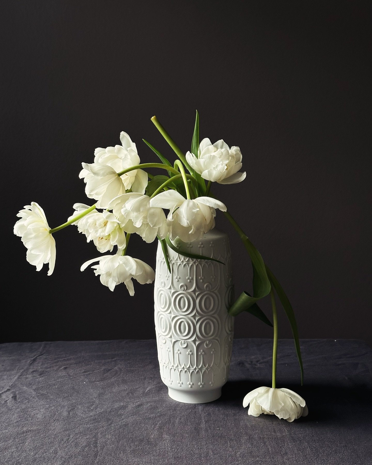 Tulips&hellip;.. .
.
.
.
.
.
#tulips #white #spring #interiors #sustainablefloristry #collectandstyle