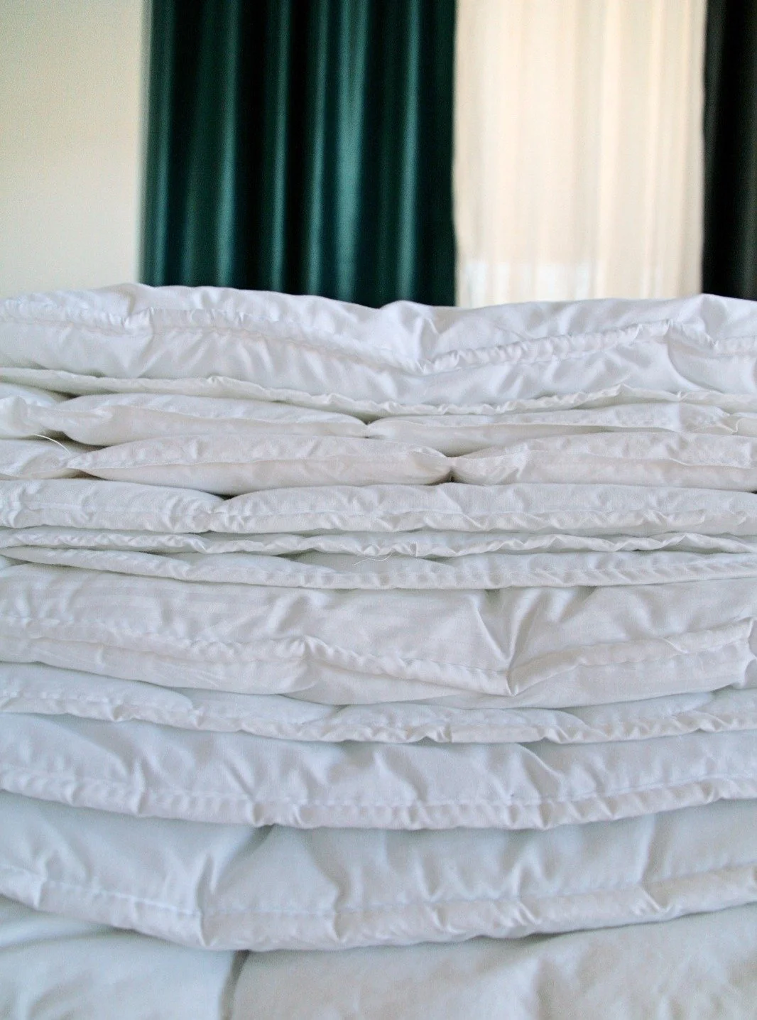 ✨ Edred&otilde;es que abra&ccedil;am!
Leves como o sil&ecirc;ncio da noite,
quentes como um amanhecer tranquilo.
Envolva-se em conforto❤️

🛏️ Entre em contacto e descubra as nossas solu&ccedil;&otilde;es profissionais para o setor hoteleiro.

🔗 Dis