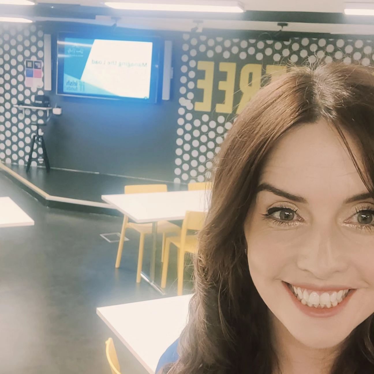 How many roles do you play in a day? 

It's something I've been working with during some 1:1 sessions with clients and also reflecting on a ton myself. 

This example here ☝️☝️ delivering a workshop to a great group in the gorgeous @huckletree
space 