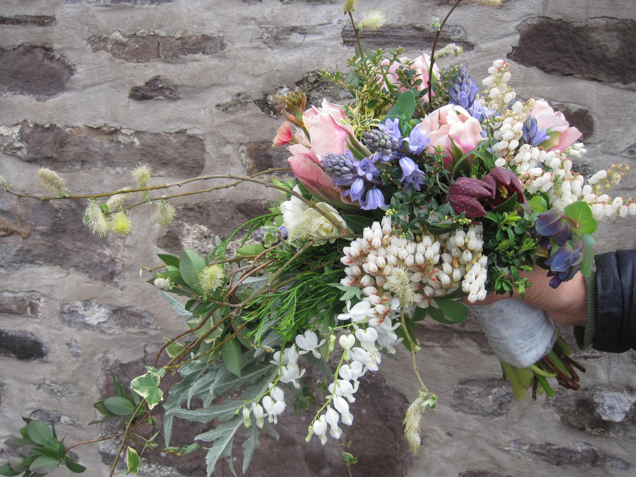 Tomnah'a
Trailing spring bouquet 