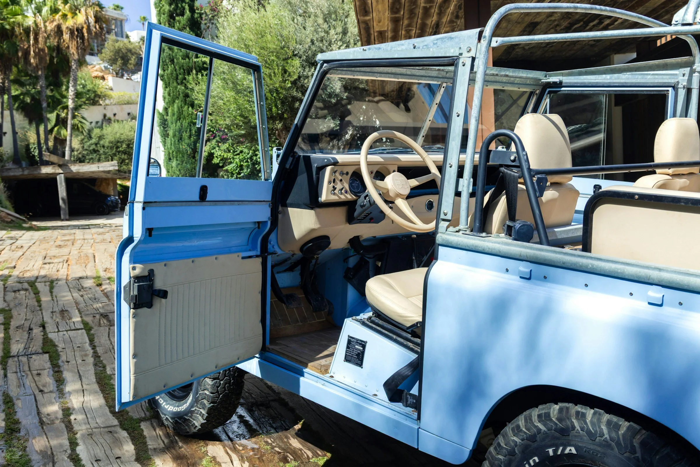 land-rover-santana-88-09.jpg