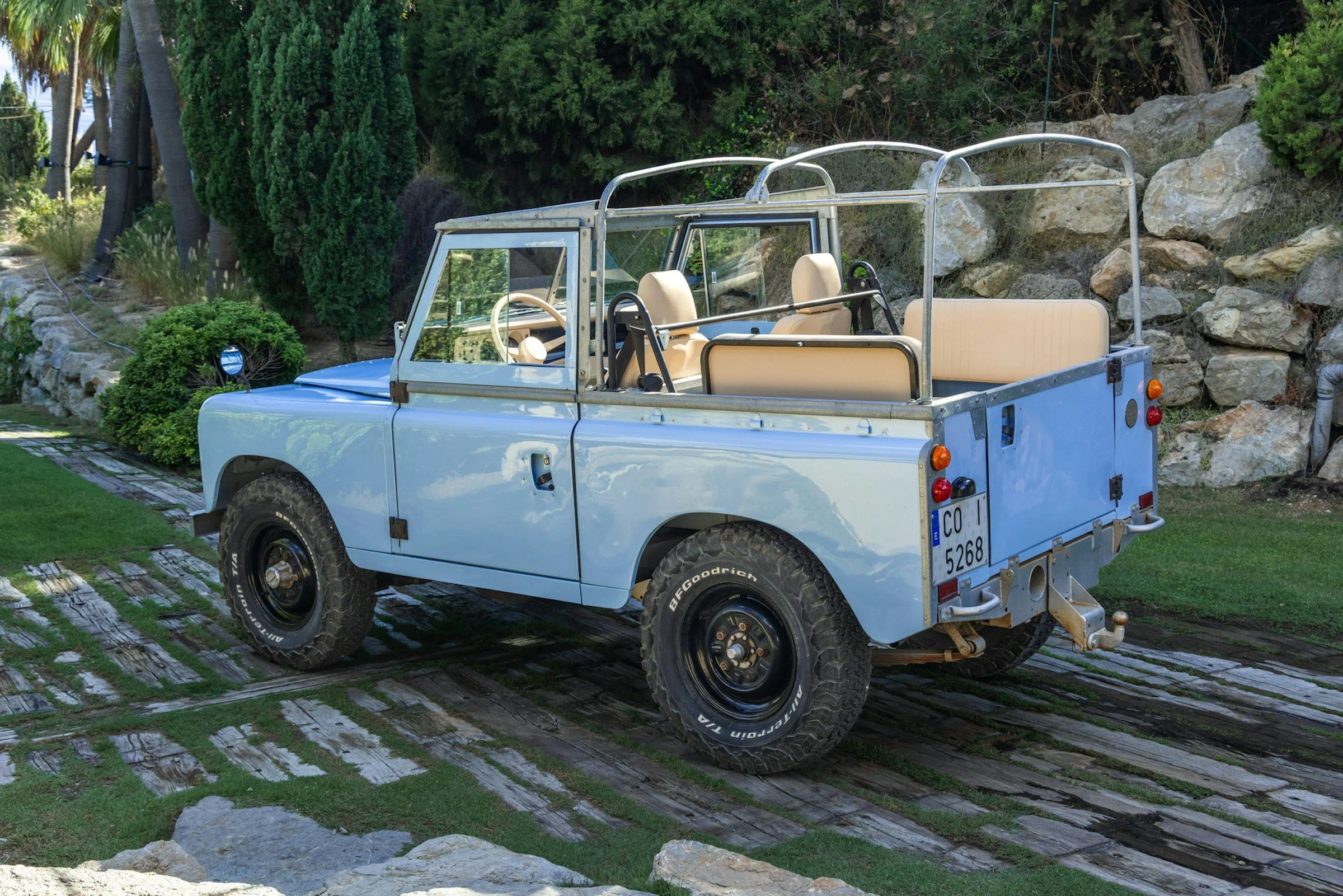 land-rover-santana-88-07.jpg