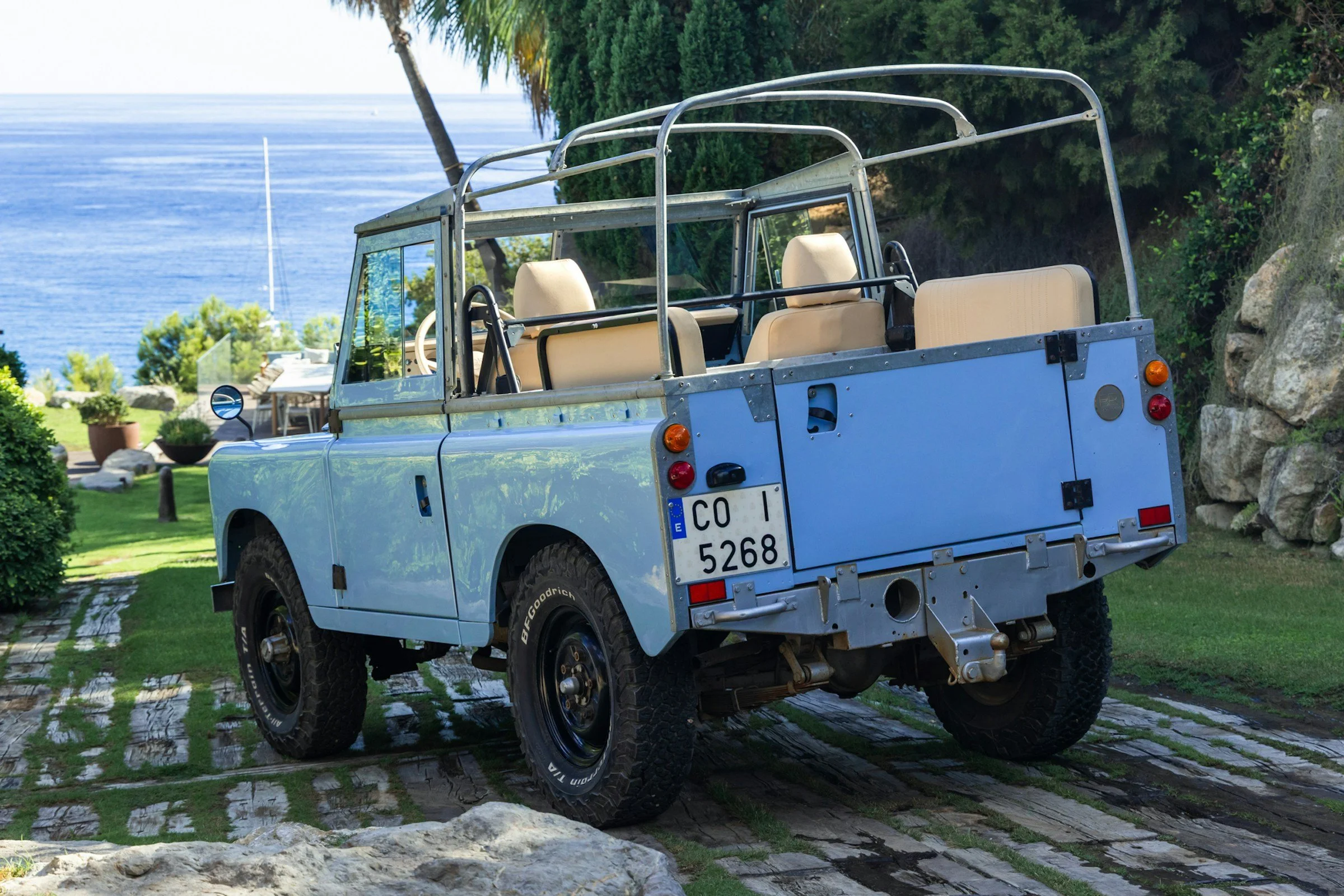 land-rover-santana-88-06.jpg