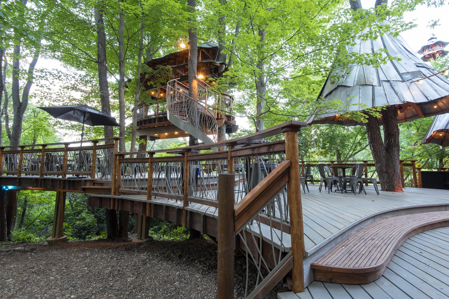Side view of Treehouse Cafe