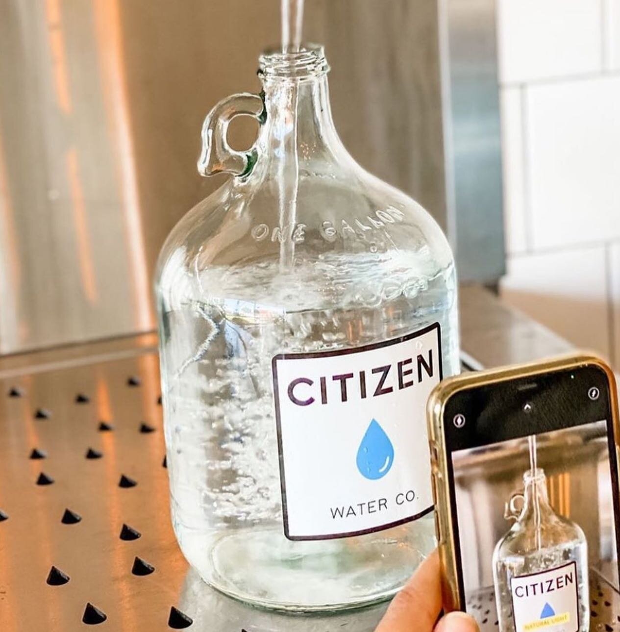 #StayHydrated + Fill-up for the weekend ahead @citizenwaterco 💦 &bull;
&bull;
&bull;
#ShopLocal #ShopSmall #CostaMesa #beach #LoveWhereyouLive #Food #cleaners #restaurants #NewportBeach #VisitNewportBeach #IloveCostaMesa #IloveNewportBeach #333East1