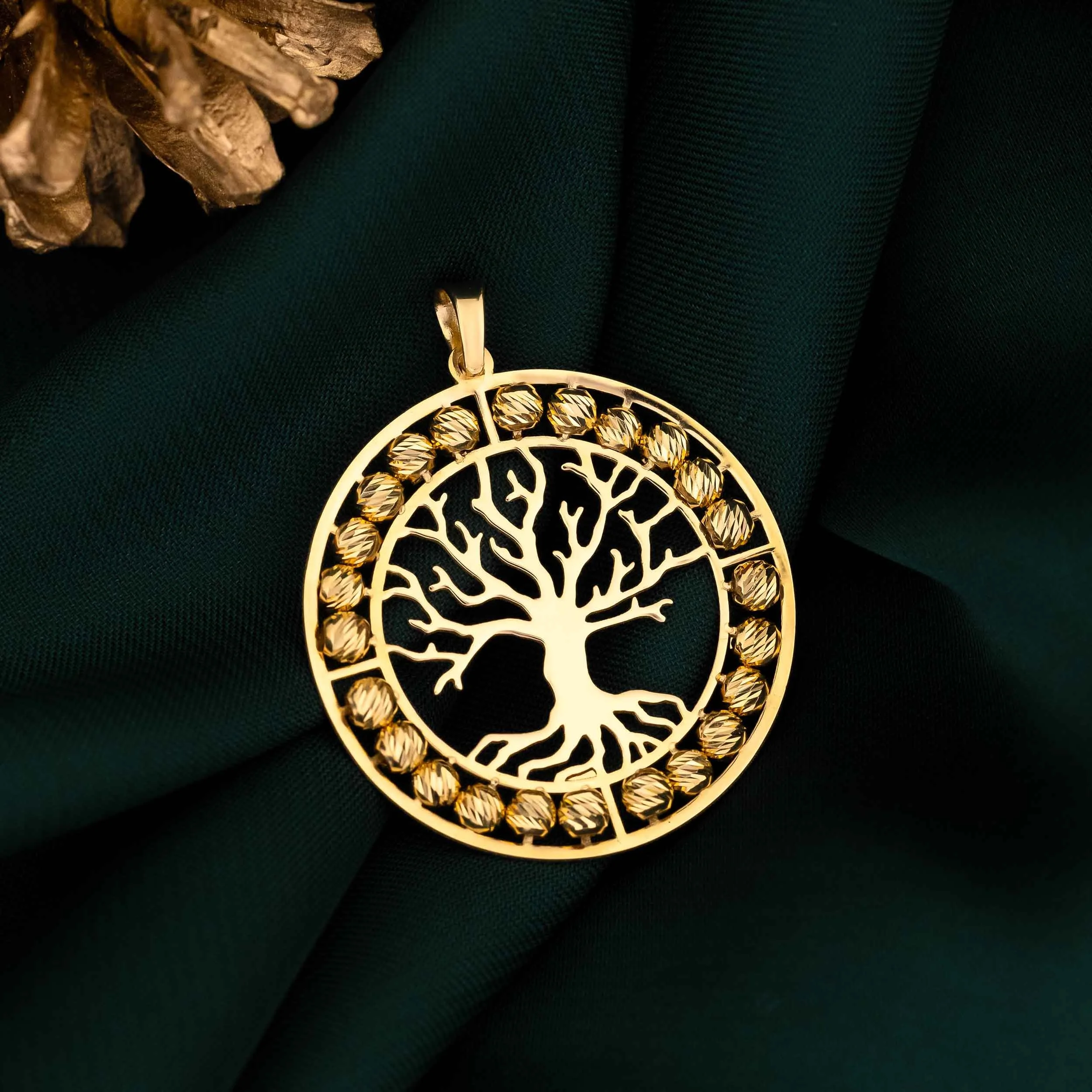 tree-of-life-gold-pendant-jewelry-photography.jpg