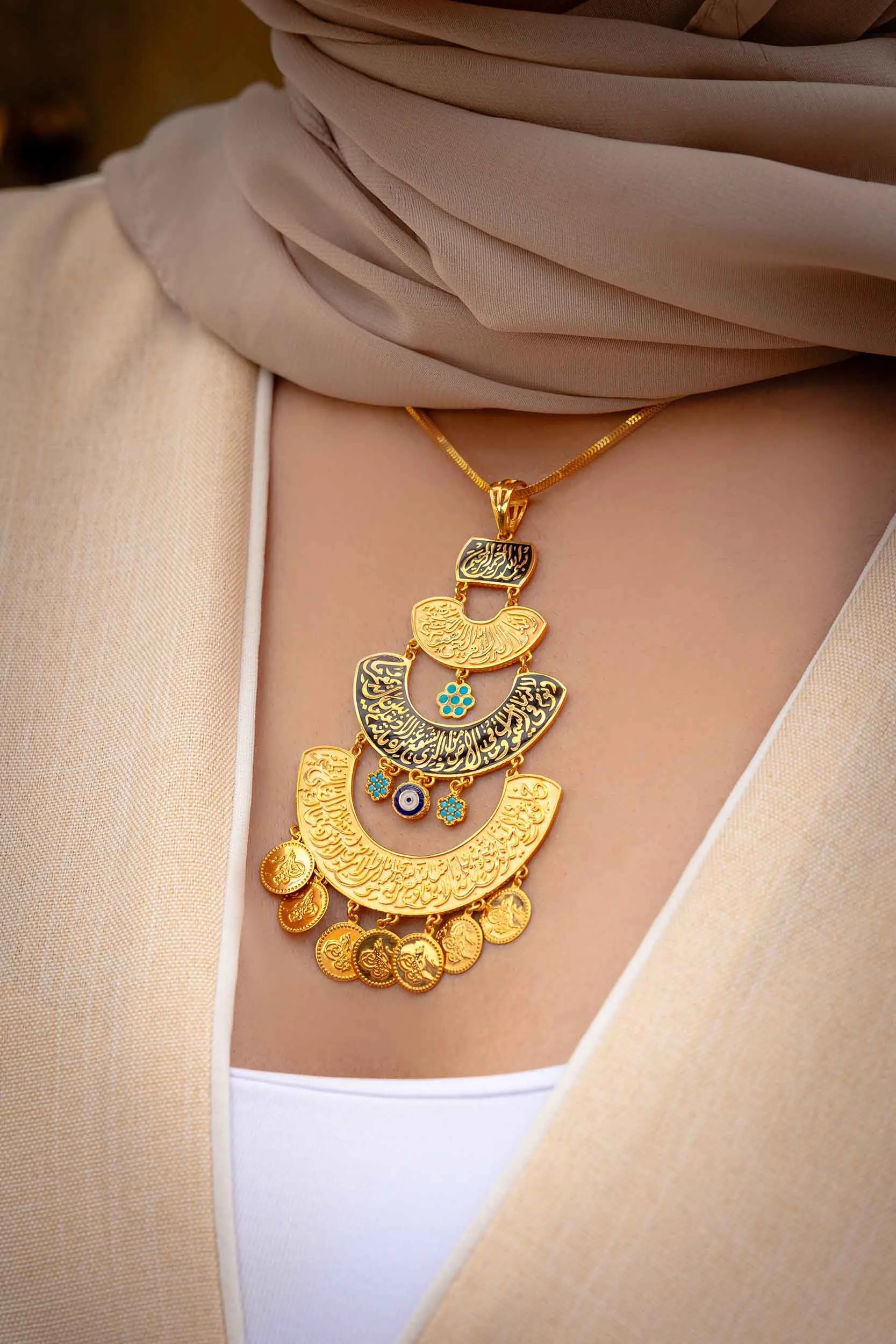 arabic-gold-pendant-necklace-traditional-jewelry.jpg