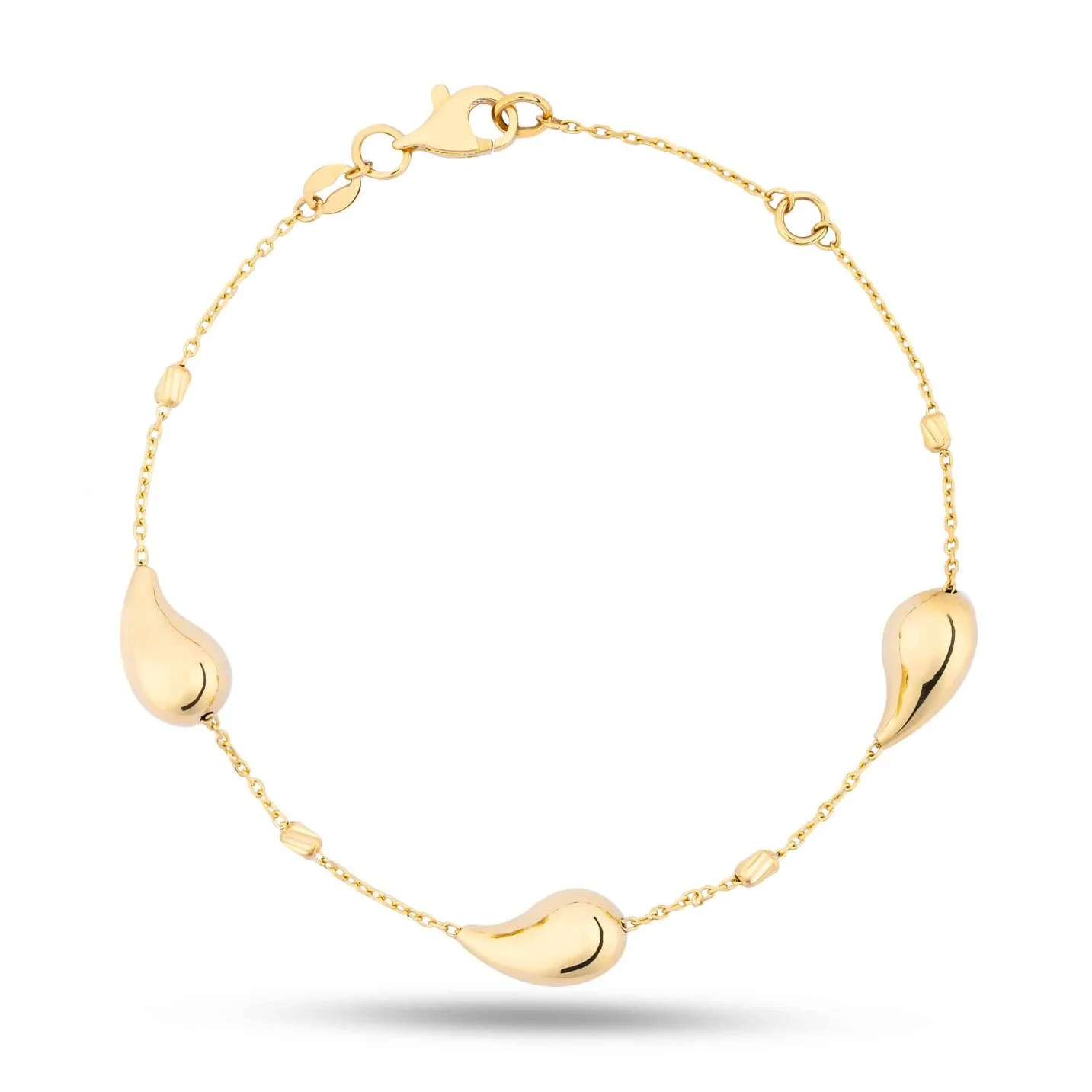 18K gold chain bracelet captured in professional jewellery photography in Dubai