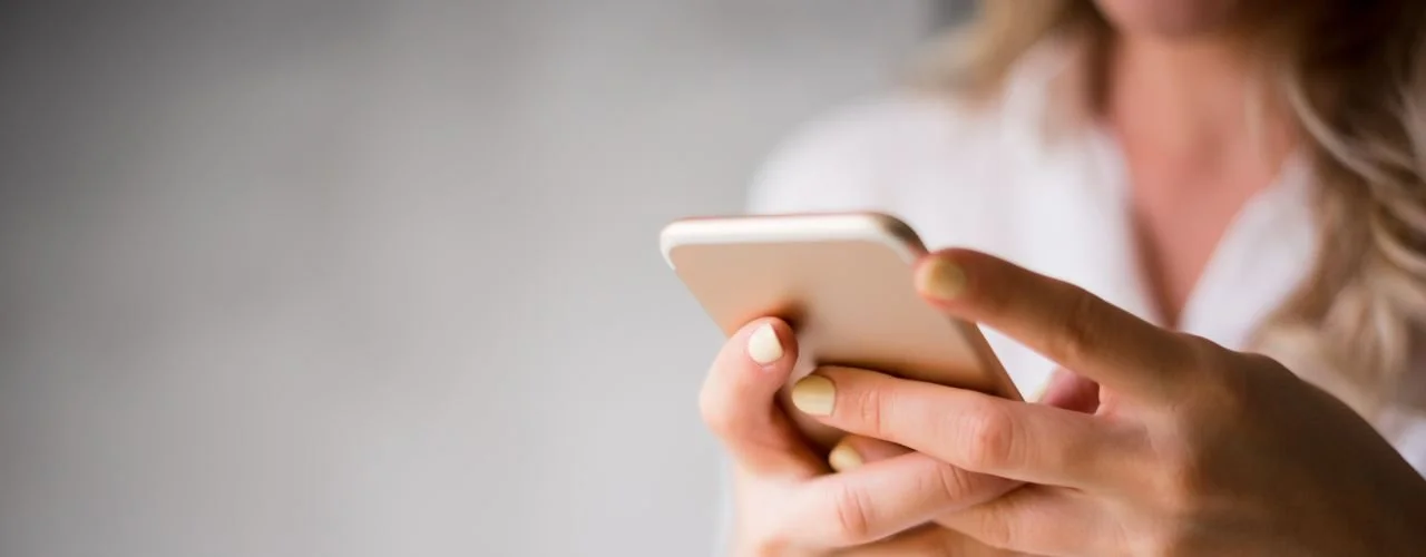 Pictured: woman using mobile phone | The art of attracting passive marketing leaders