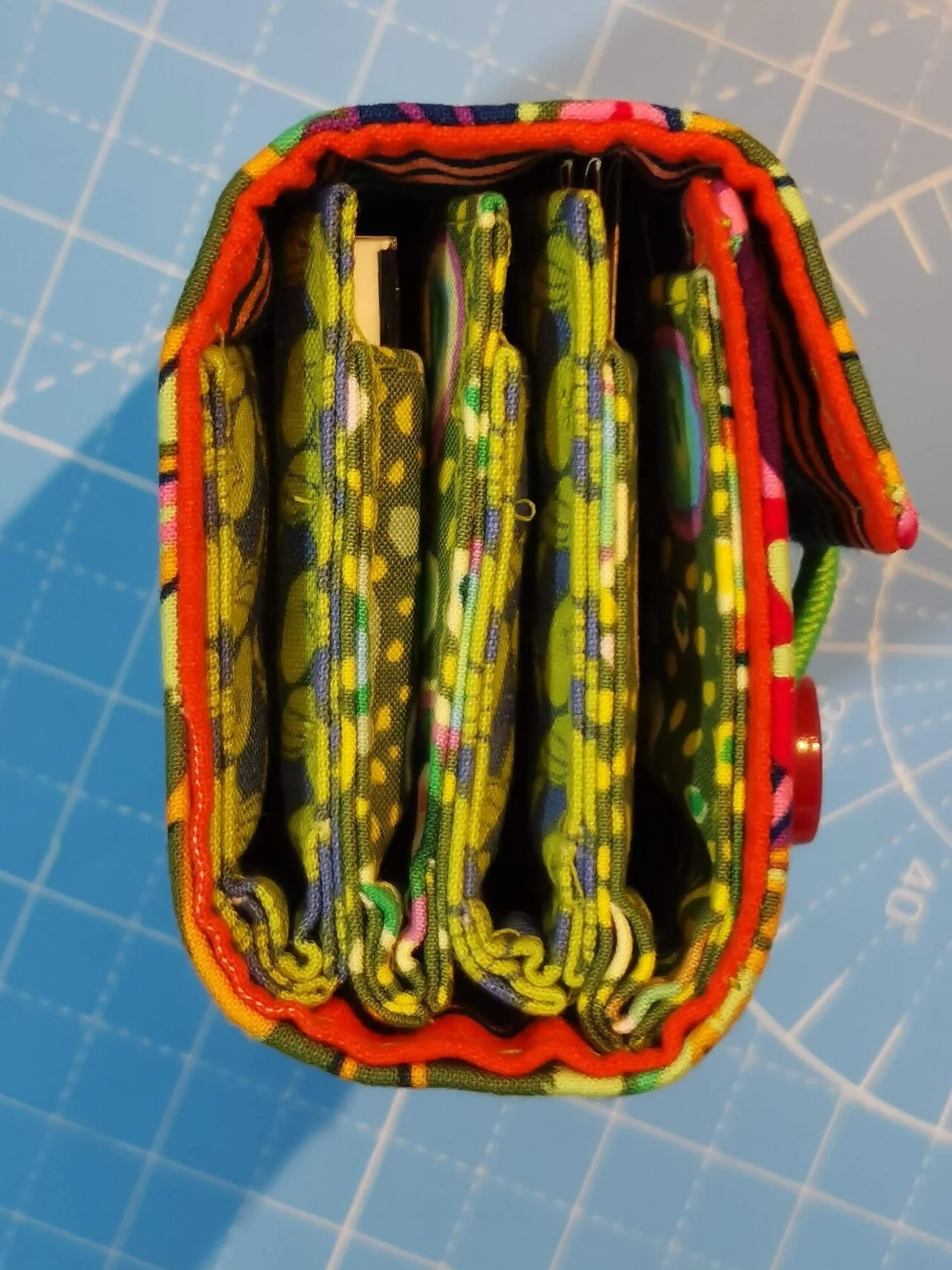 Flip-it Needle Case side view