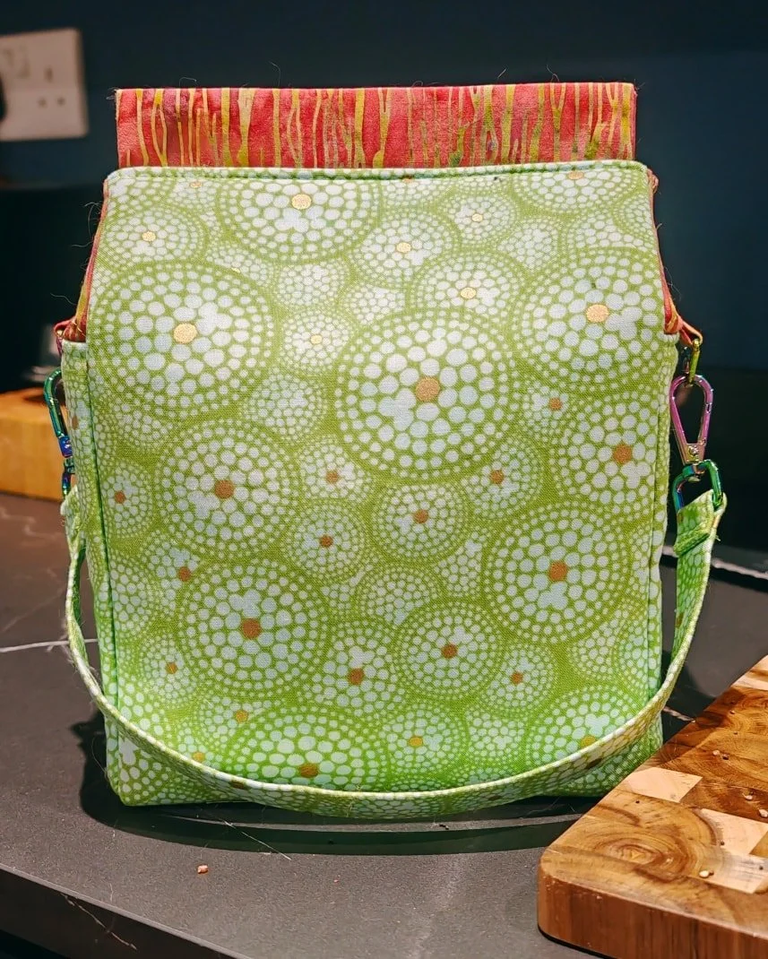 Do Autumn colours make you happy? I love it when the fresh greens start to mix in with the oranges and reds.

Today I didn't need to take a drink with me, so I used a Lovely Lunch Bag that I haven't shown much before. This one still has the mix of fo
