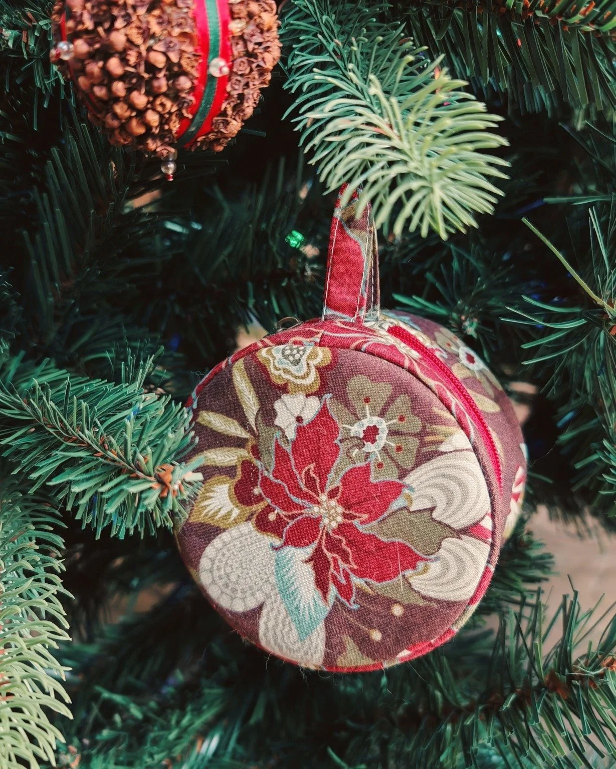 Does your family put little Christmas presents on the tree? Even for the grown-ups, that little extra present is a bit of fun.

When I designed the Zippy Circle Pouch, I did think that it would look great on the Christmas tree, and now that it is Dec