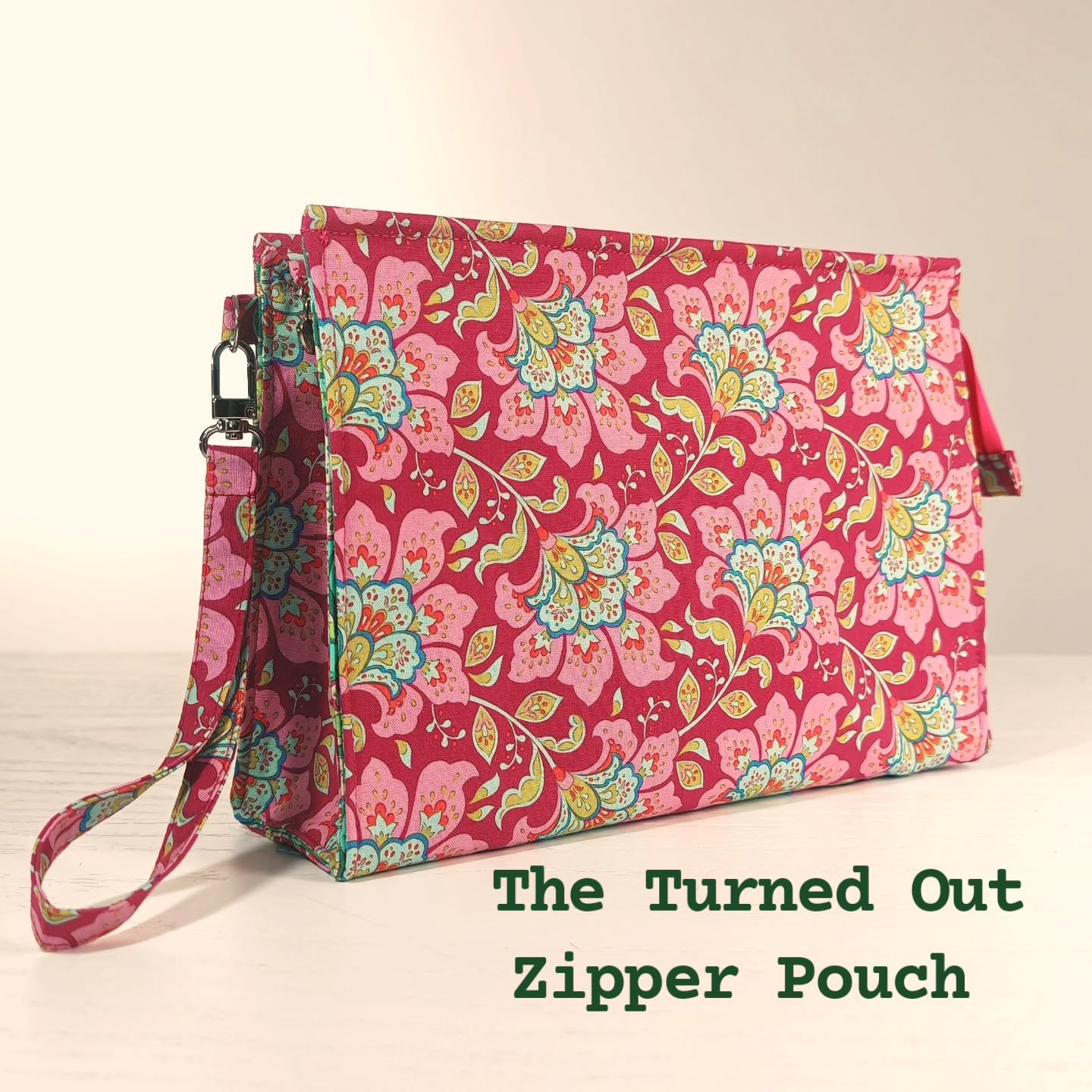 Do you know someone who is mad about &quot;Wicked&quot;?
If you don't know if they are team green or team pink, make them a gift with both!

The Turned Out Zipper Pouch is a pattern for a pouch in two sizes, and it has all of the pocket options!

Che